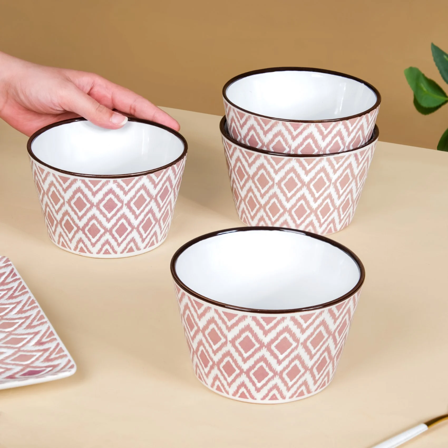 Set Of 4 Kaleido Serving Bowl Pink 650ml - Image 3