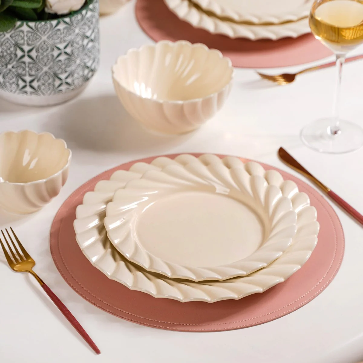 Set of 4 Scallop Vanilla White Ceramic Bowls 300ml - Image 10