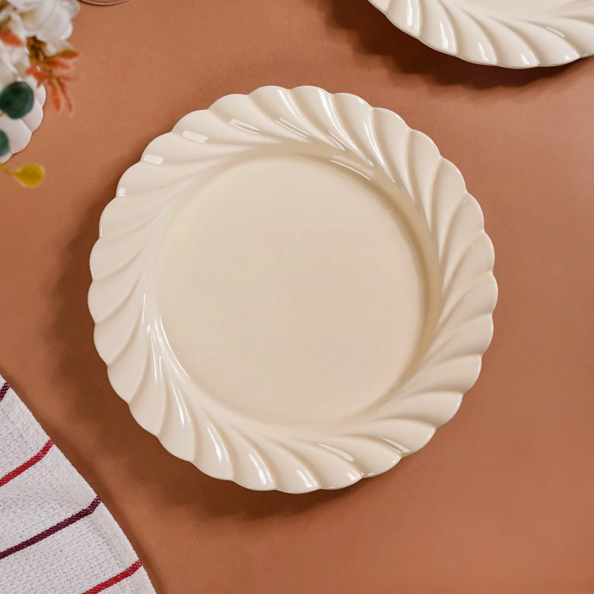 Set Of 4 Scallop Vanilla White Dinner Plates 11 Inch - Image 3