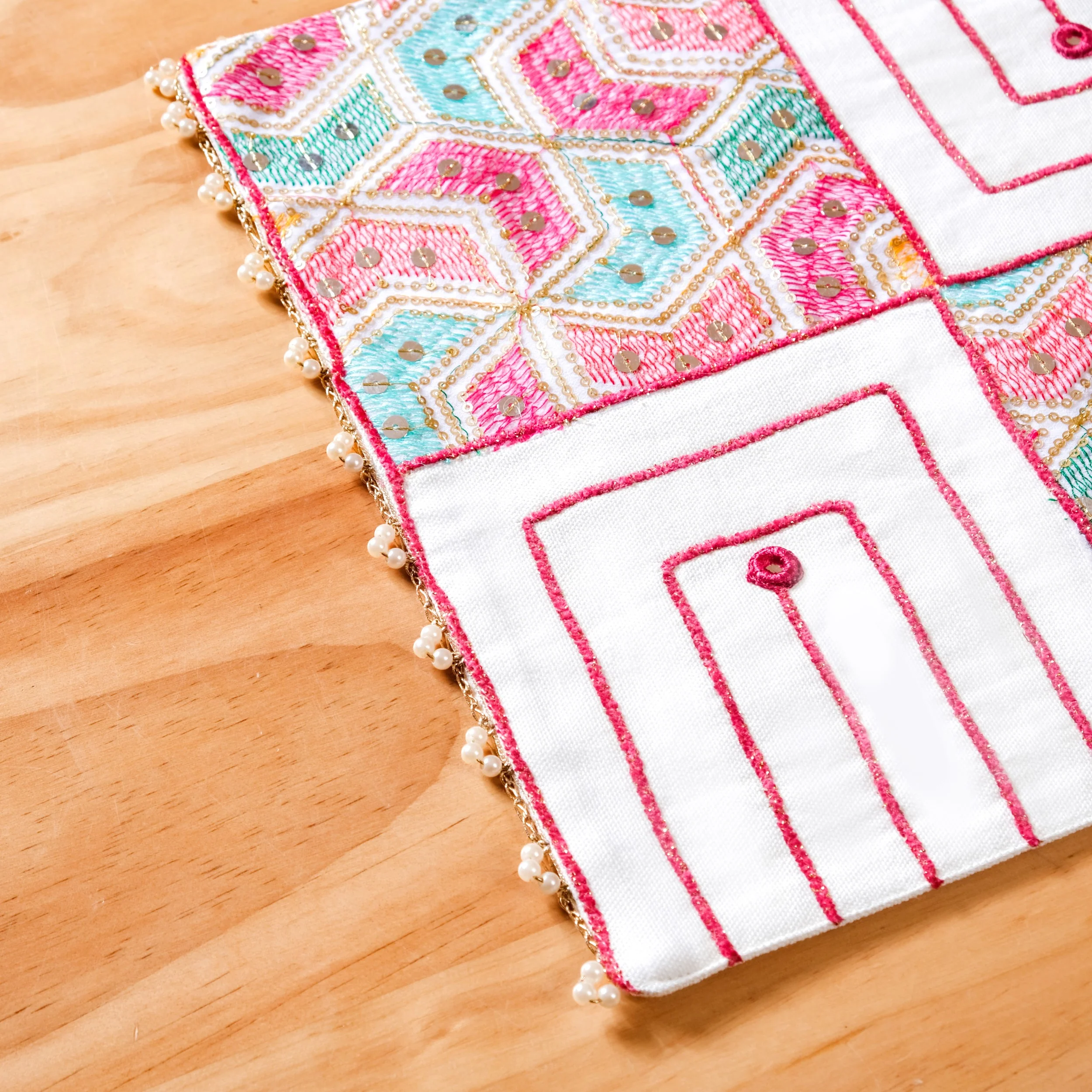 Set Of 7 Embroidered Vibrant Table Mats And Runner Set - Image 10