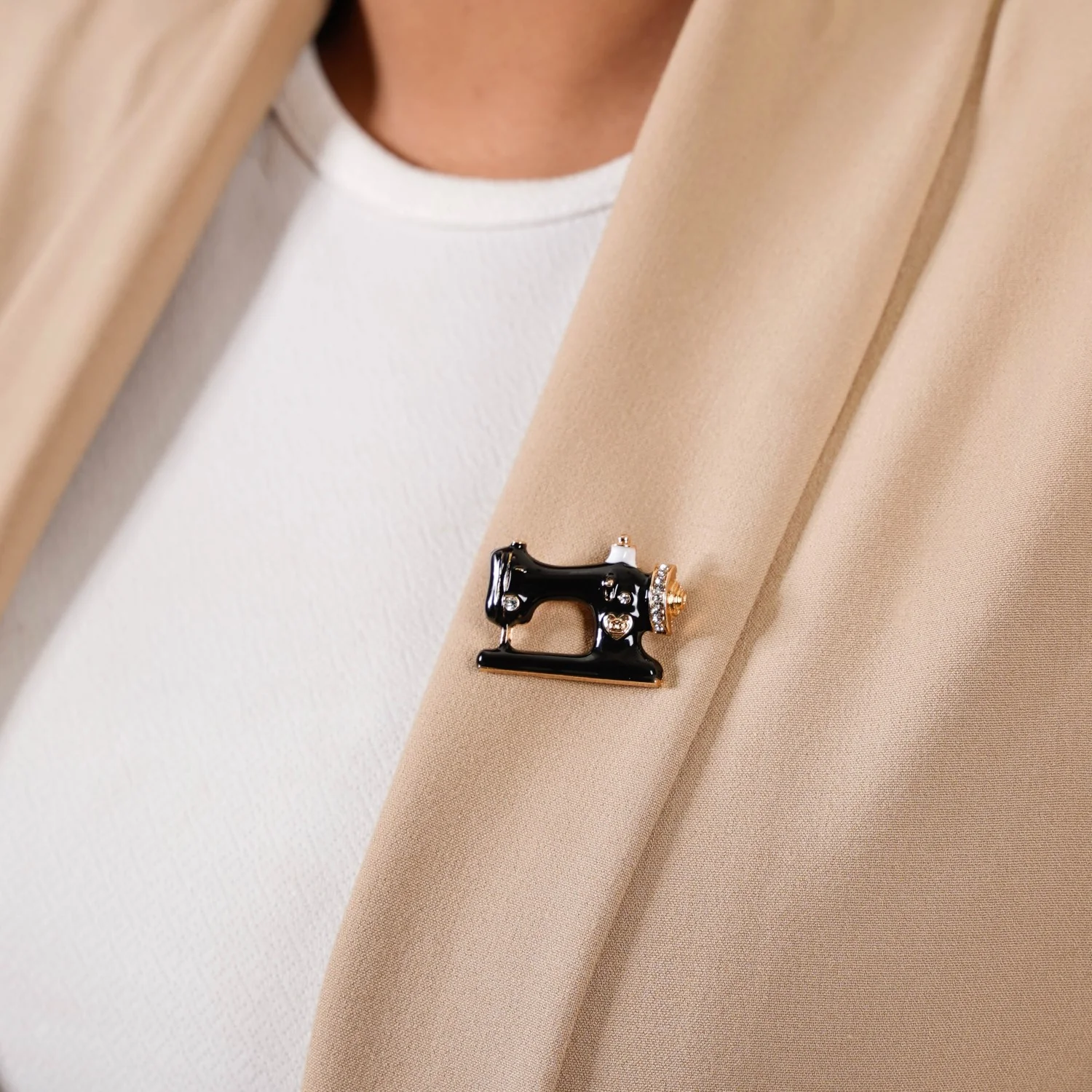 Sewing Machine Brooch Black