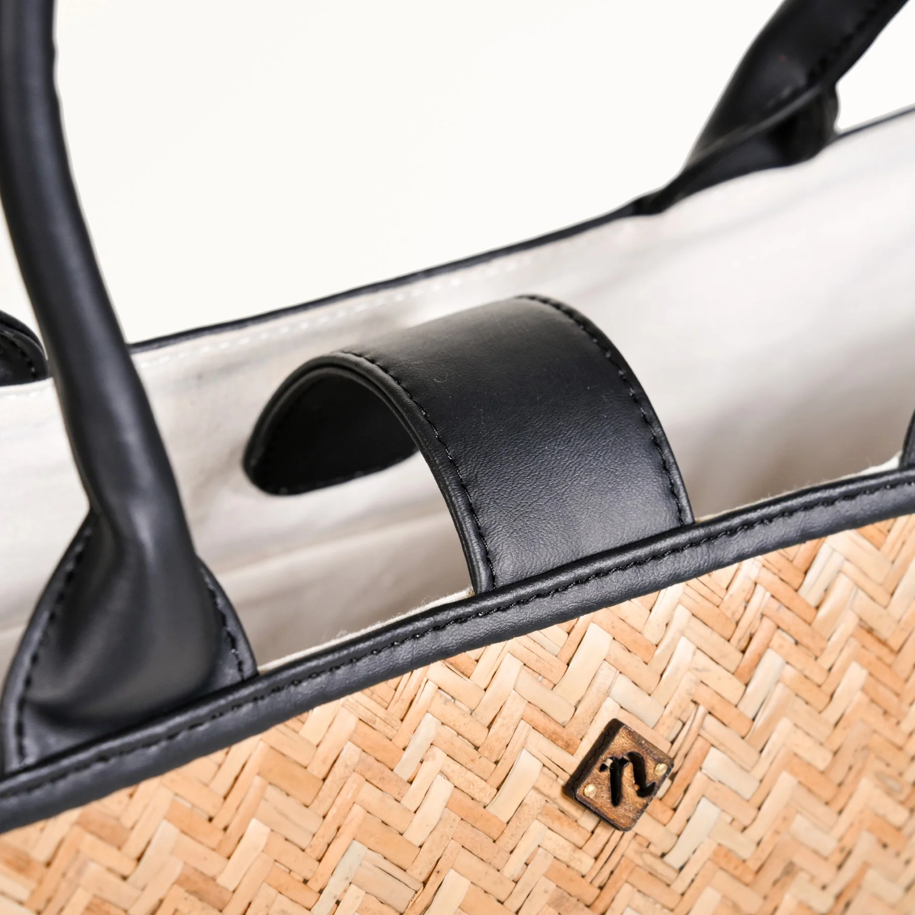 BreezeBag Handwoven Carryall Tote Black - Image 10