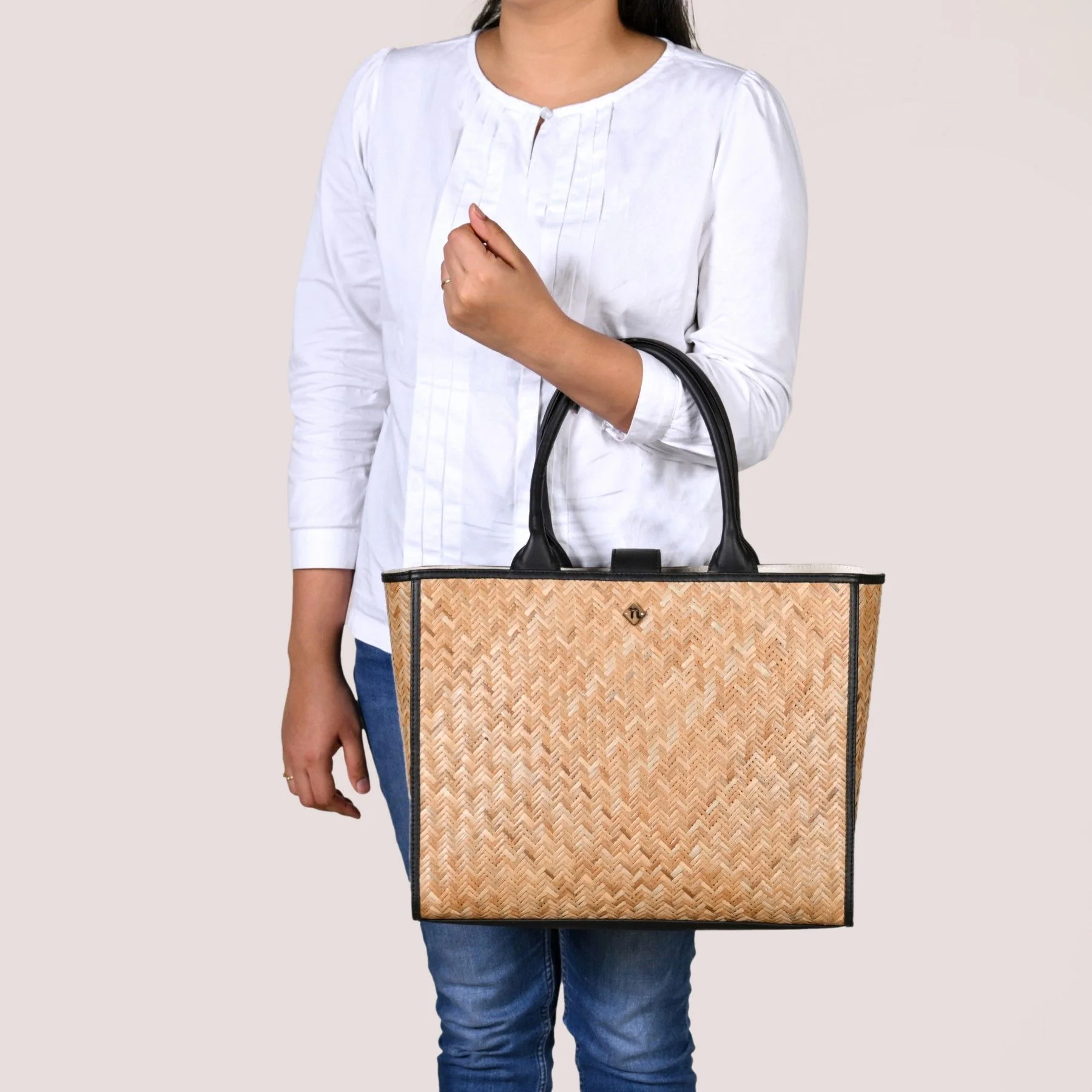 BreezeBag Handwoven Carryall Tote Black - Image 13