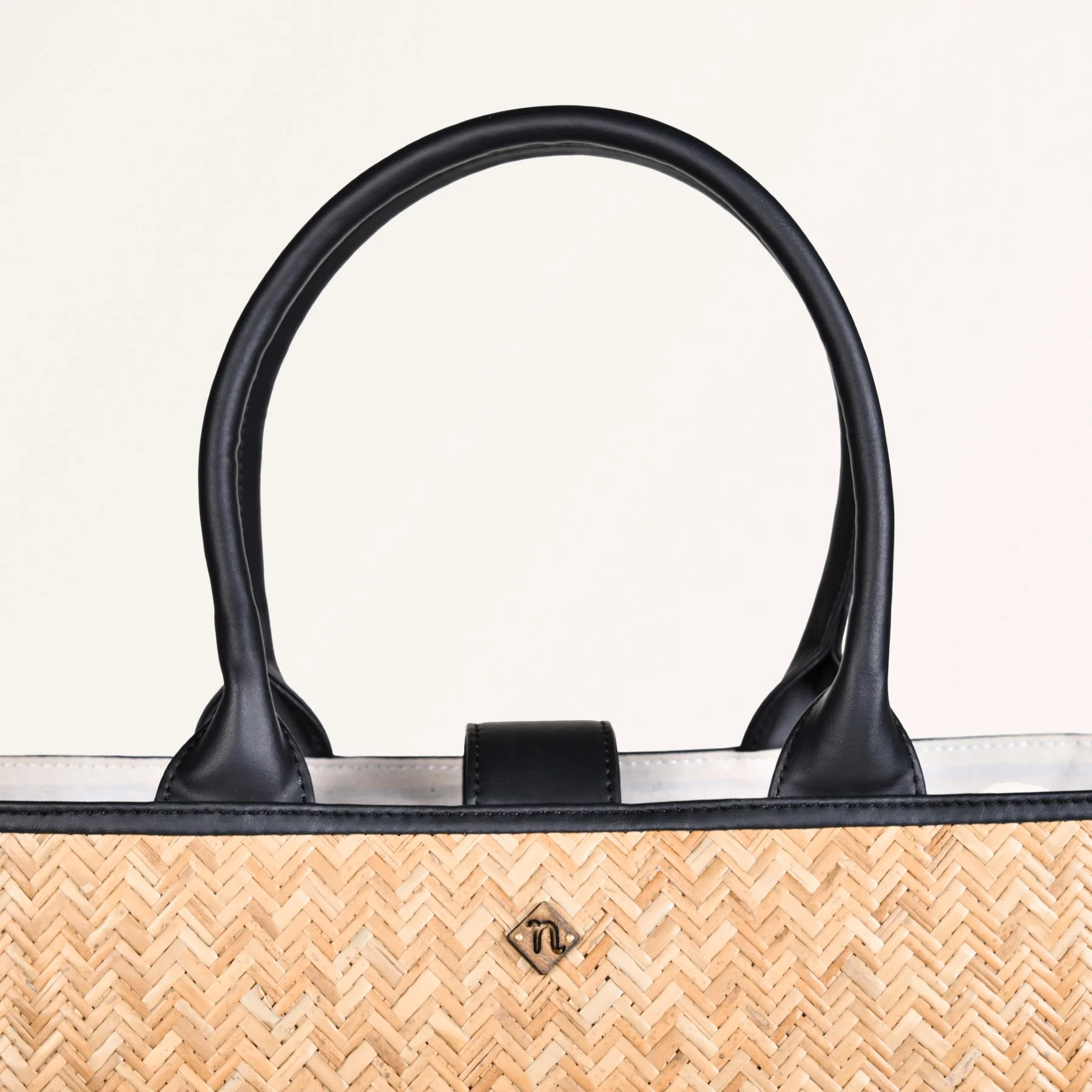 BreezeBag Handwoven Carryall Tote Black - Image 6