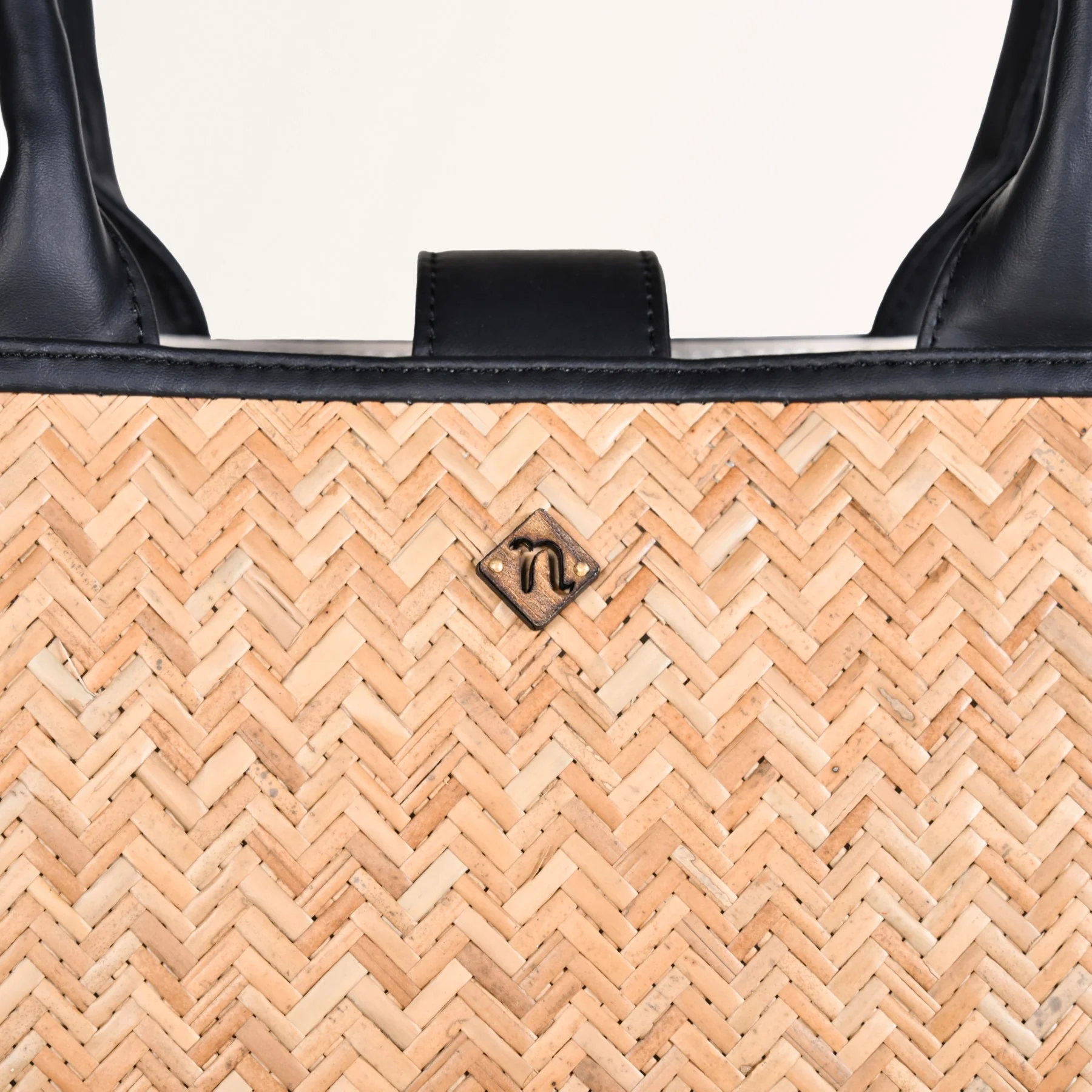 BreezeBag Handwoven Carryall Tote Black - Image 7