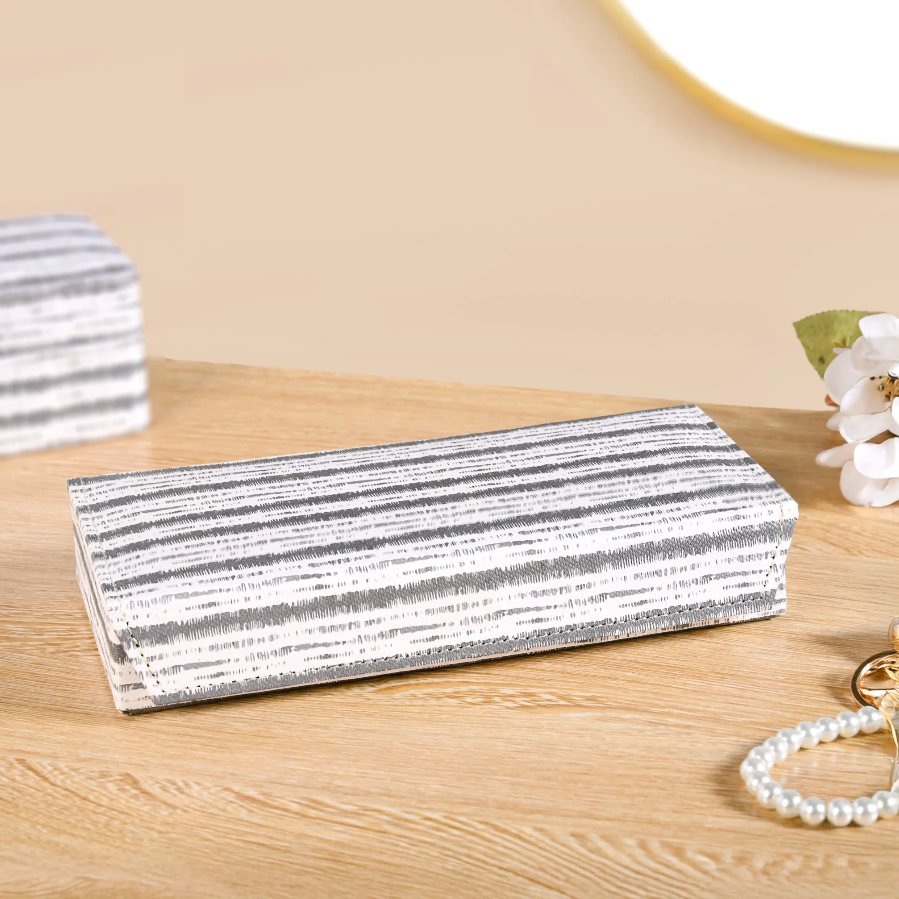 SlateLine Travel Friendly Sectioned Trinket Case