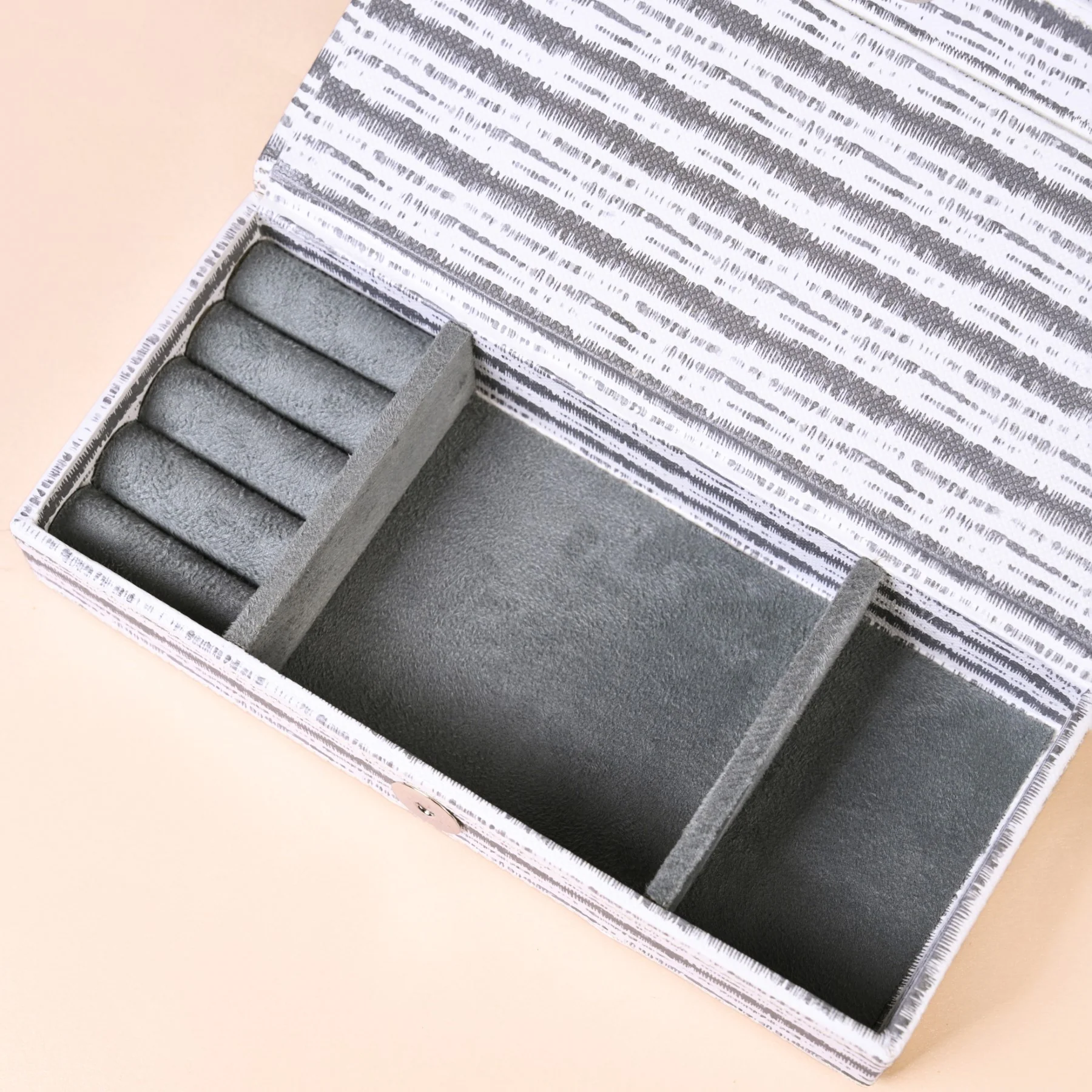SlateLine Travel Friendly Sectioned Trinket Case - Image 7