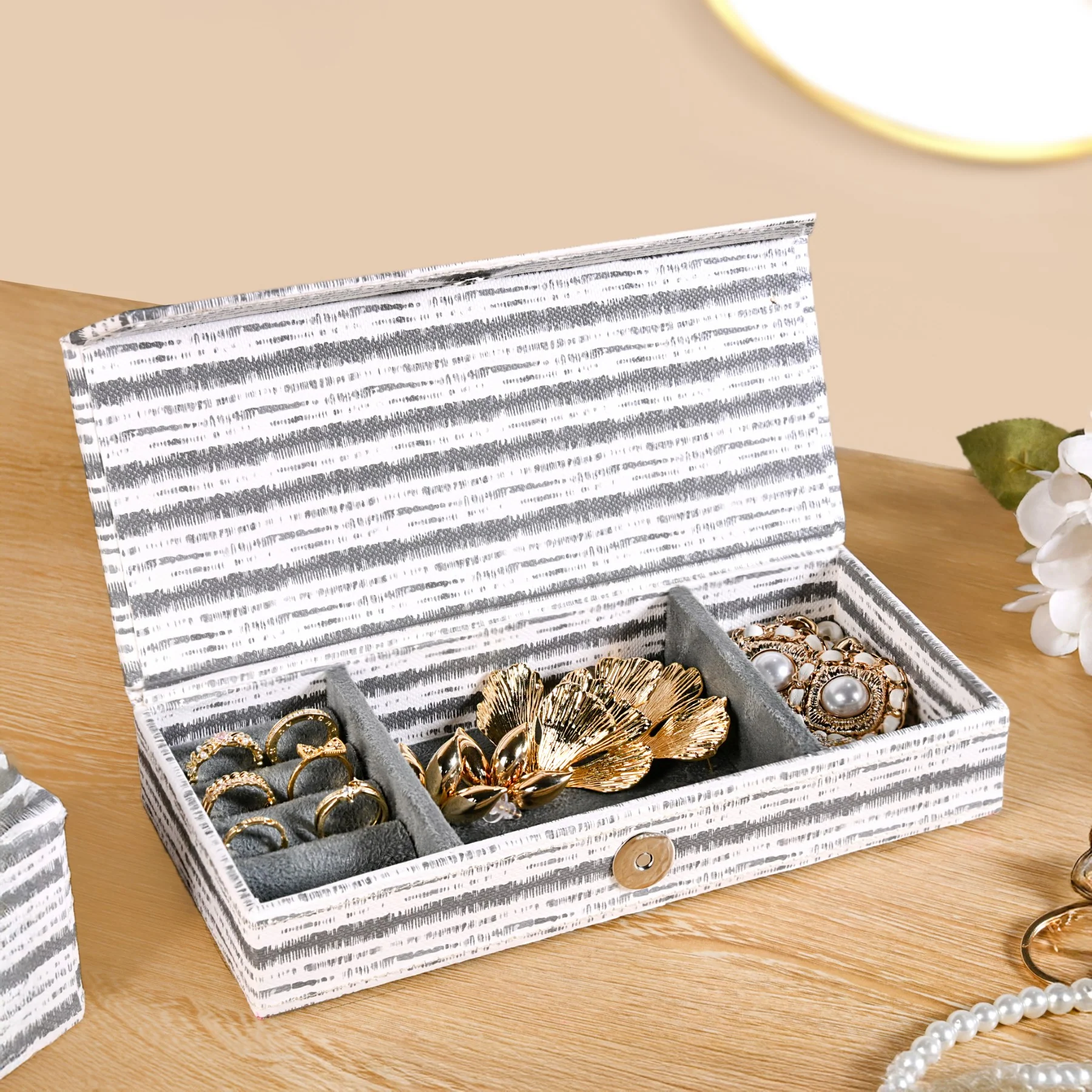 SlateLine Travel Friendly Sectioned Trinket Case - Image 8