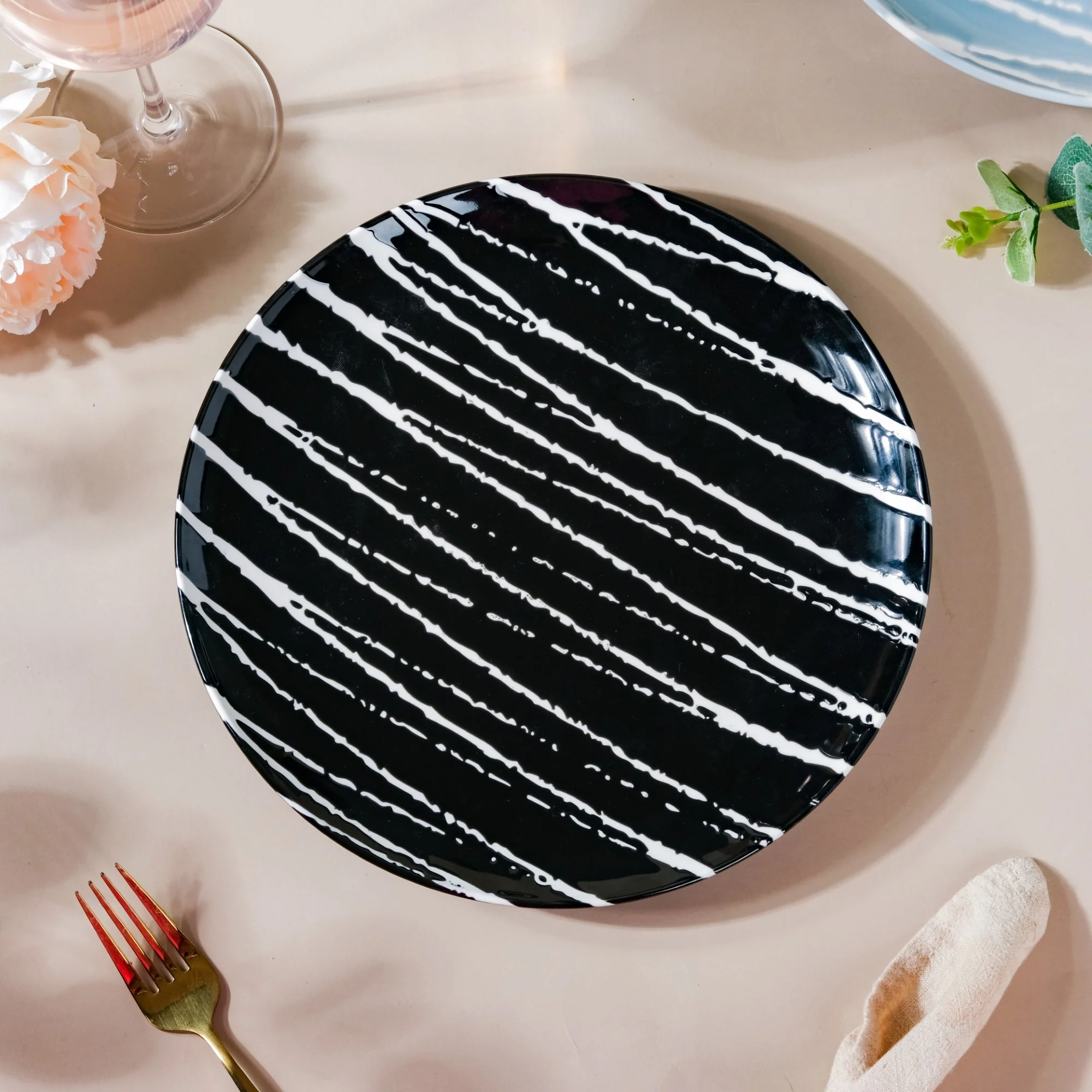 Sleek Abstract Patterned Dinner Plate Black 9.5 Inch - Image 3