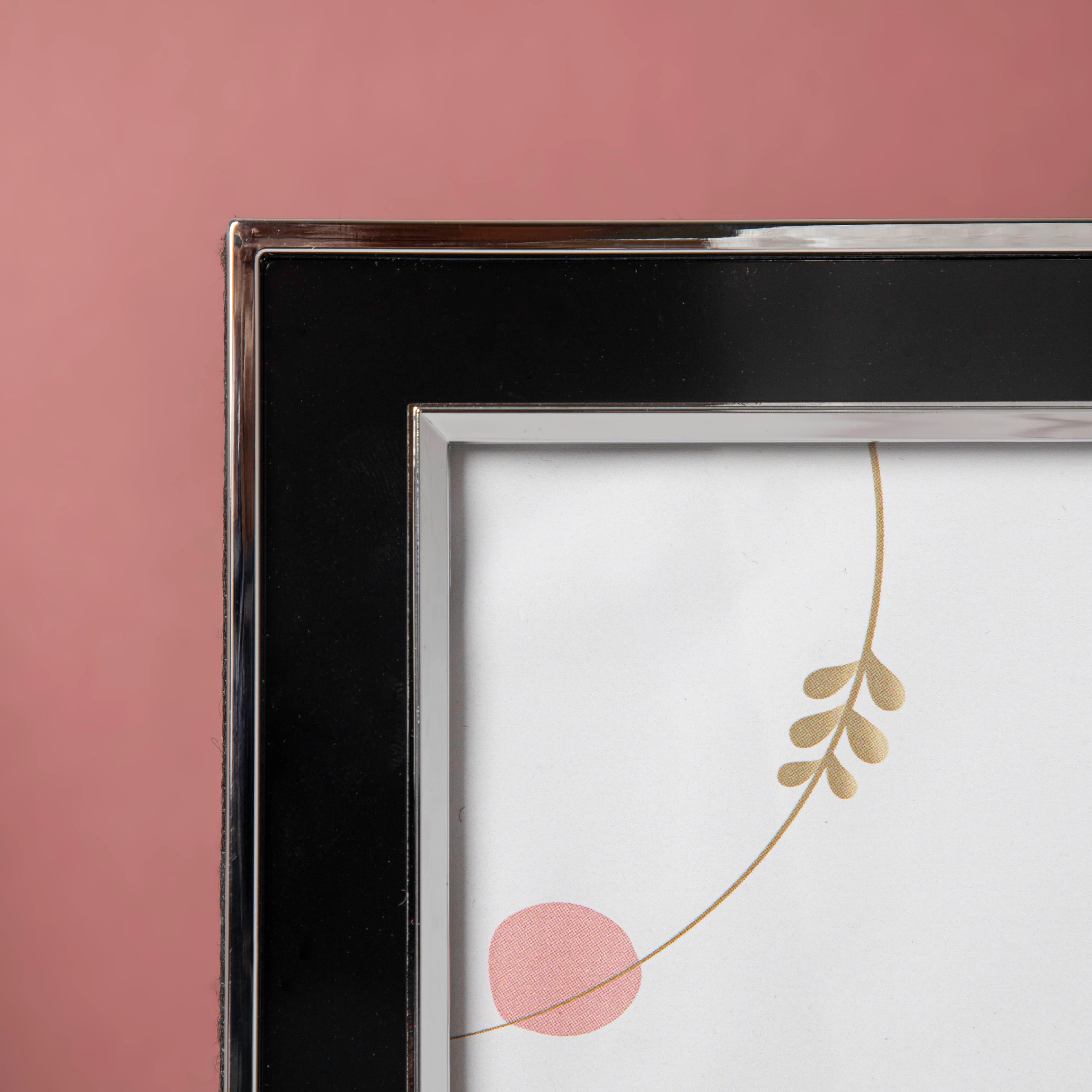Sleek Black Photo Frame 11 Inch - Image 4