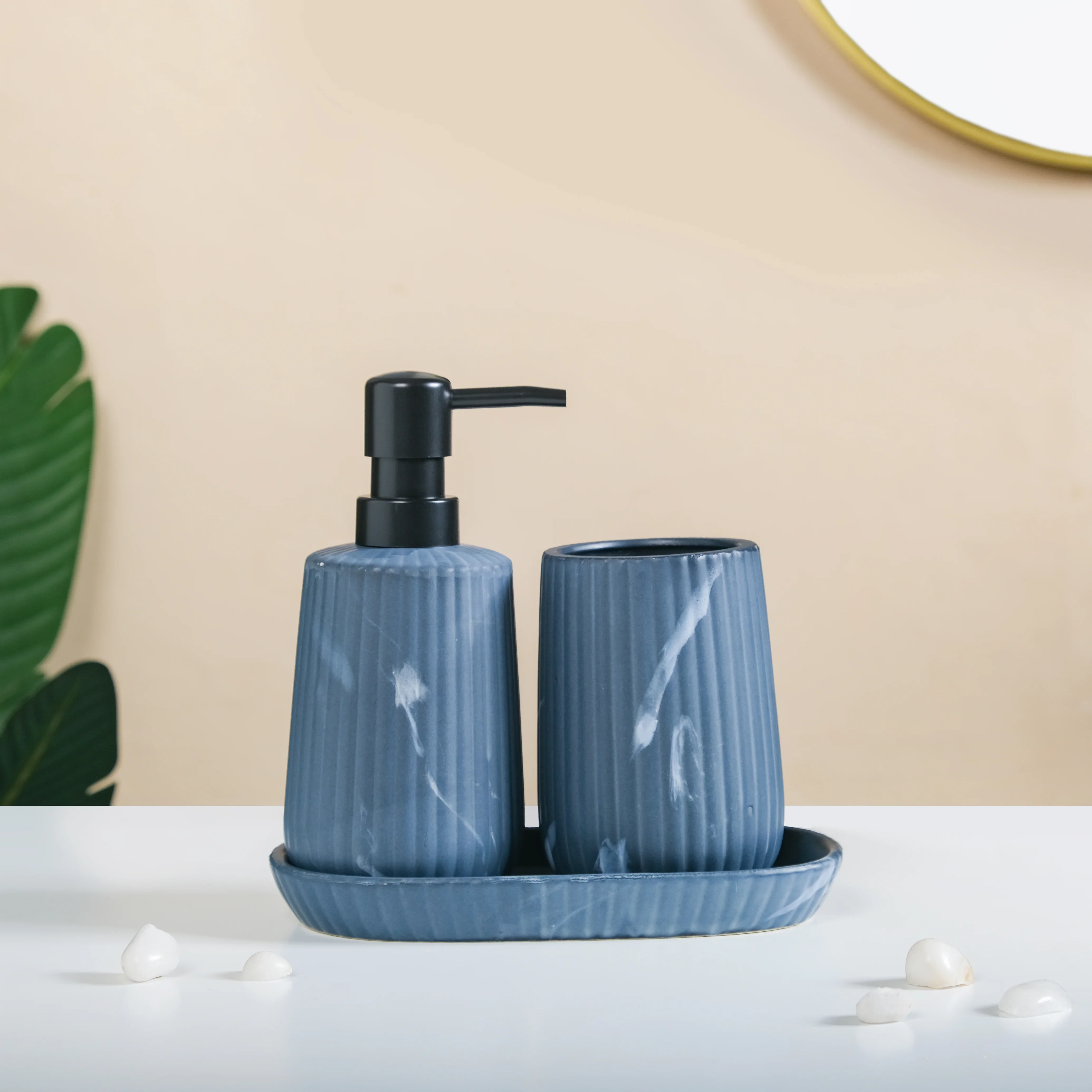 Sleek Ceramic Bathroom Set Of 3 - Image 7