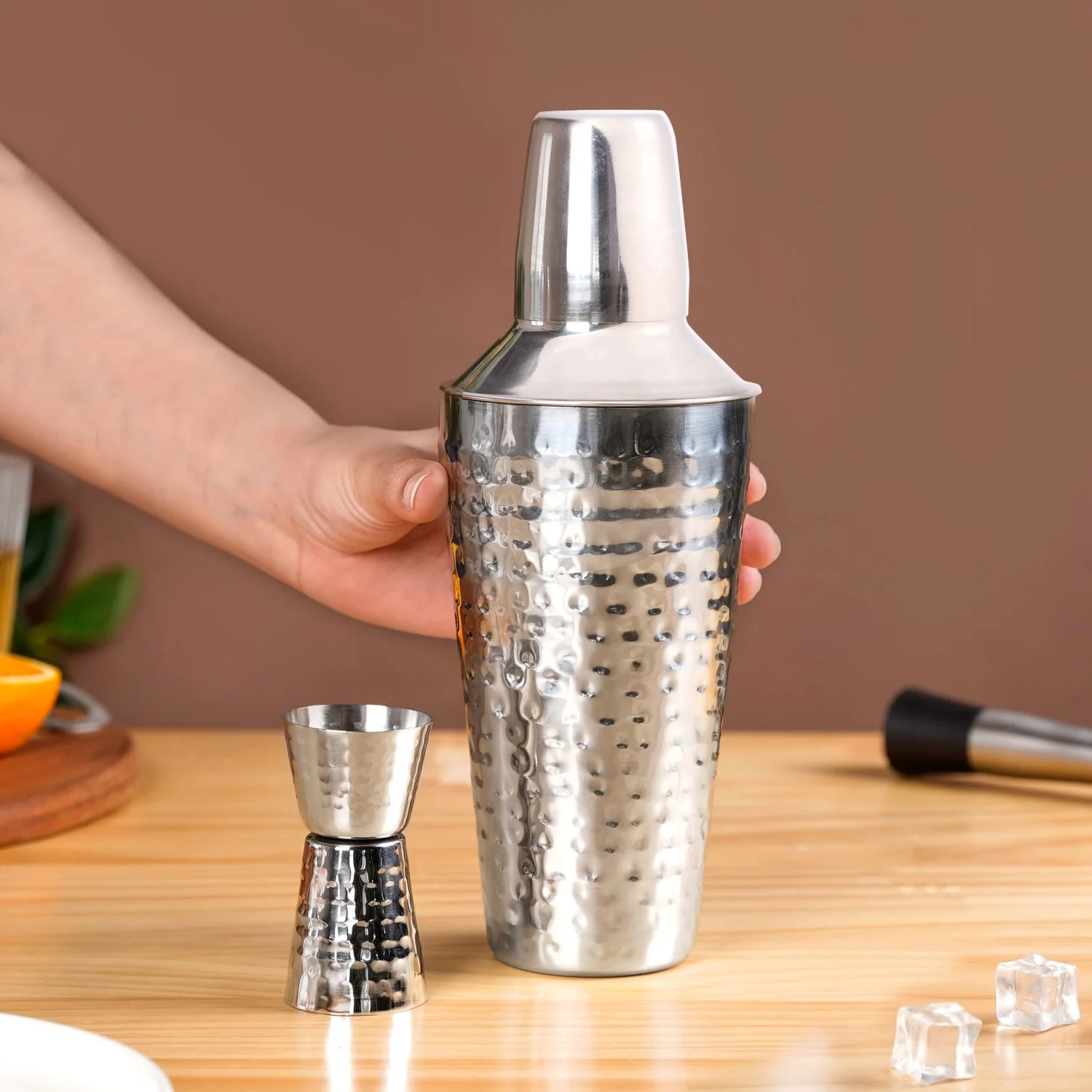Sleek Modern Cocktail Shaker And Peg Measurer Set - Image 2
