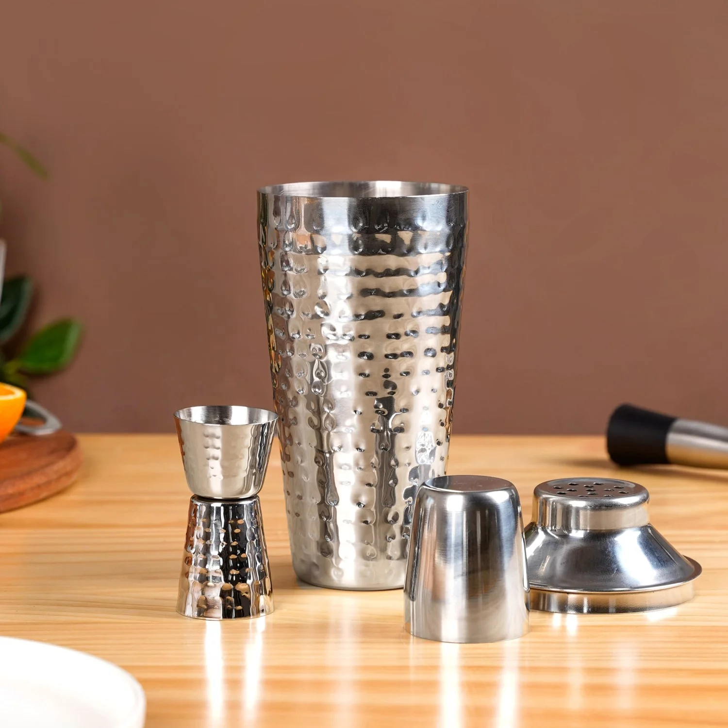 Sleek Modern Cocktail Shaker And Peg Measurer Set - Image 3