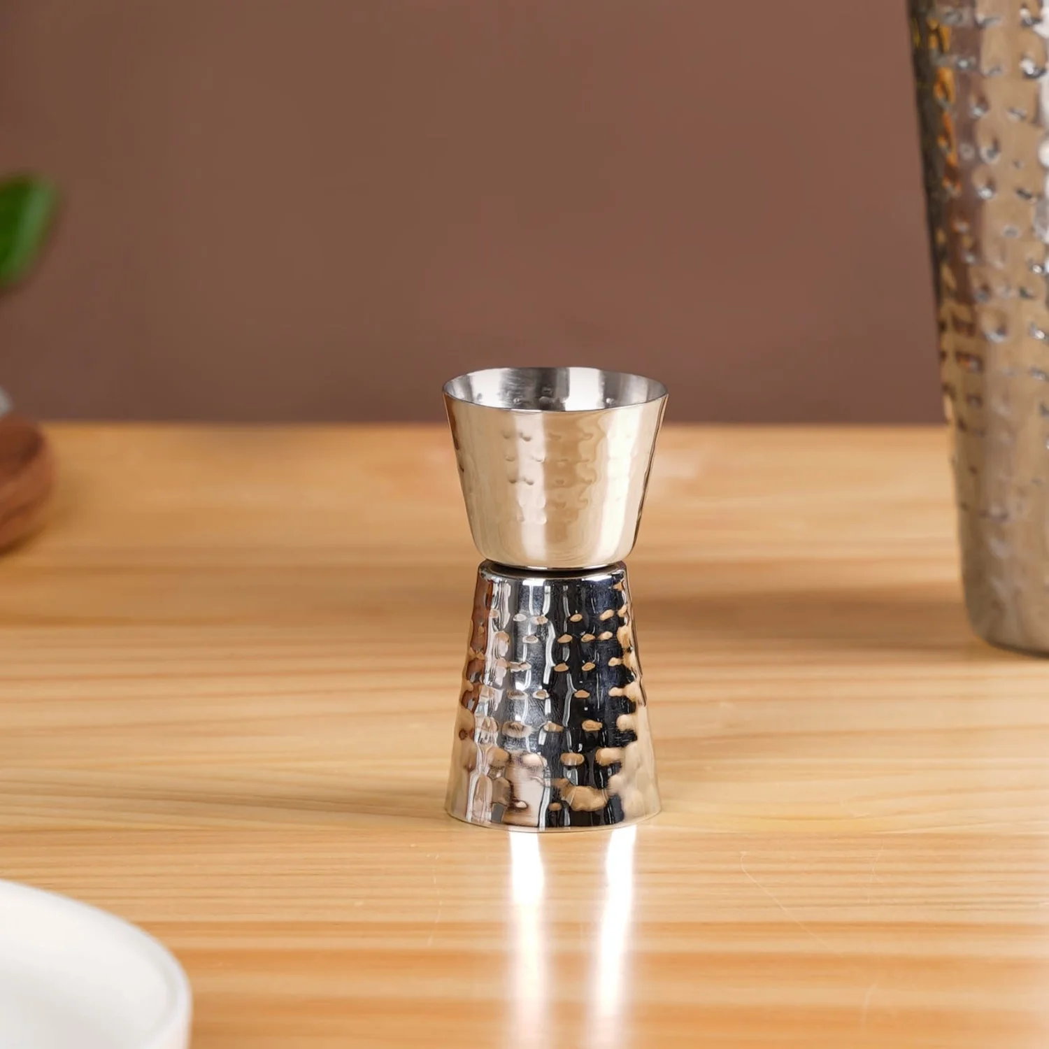 Sleek Modern Cocktail Shaker And Peg Measurer Set - Image 6