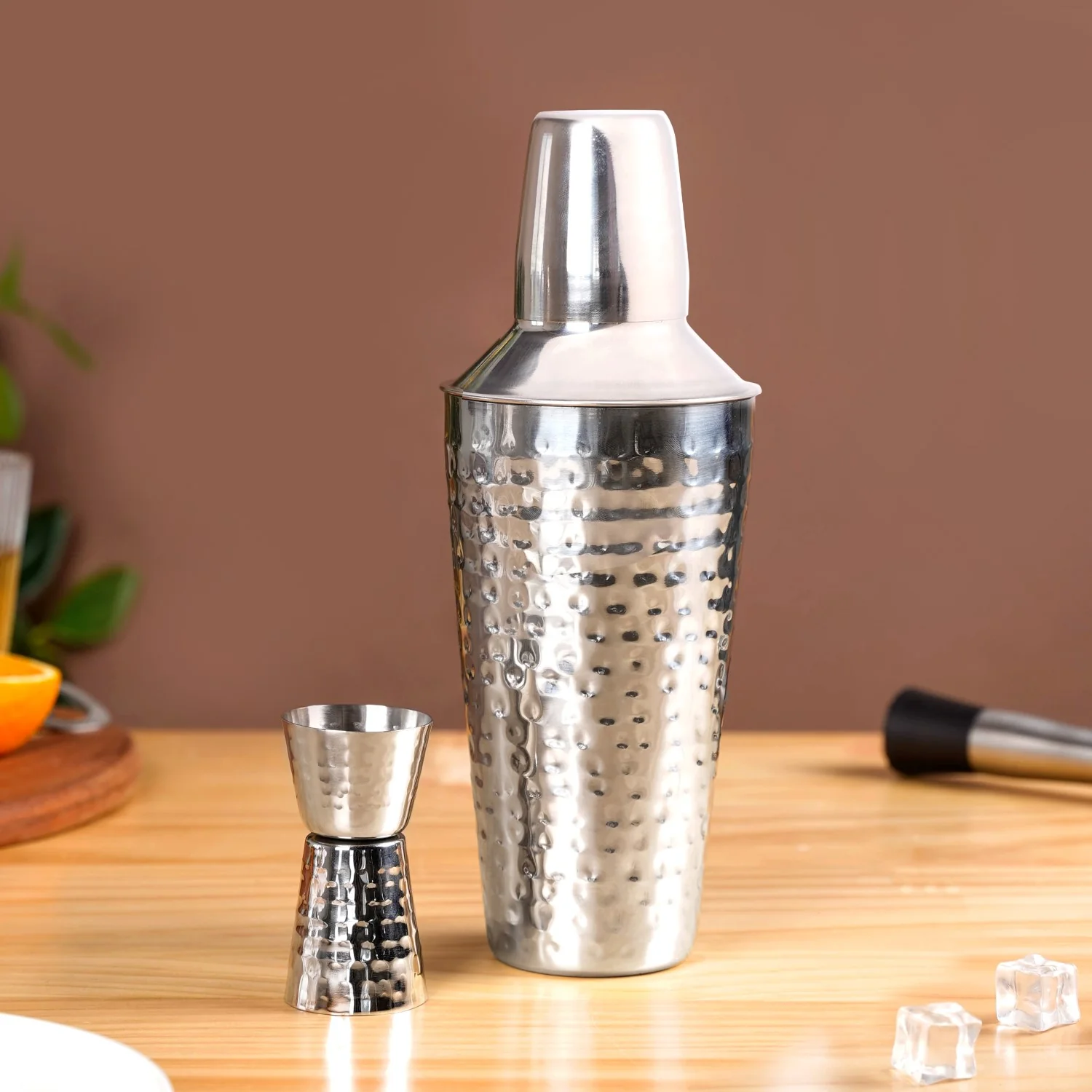 Sleek Modern Cocktail Shaker And Peg Measurer Set - Image 7
