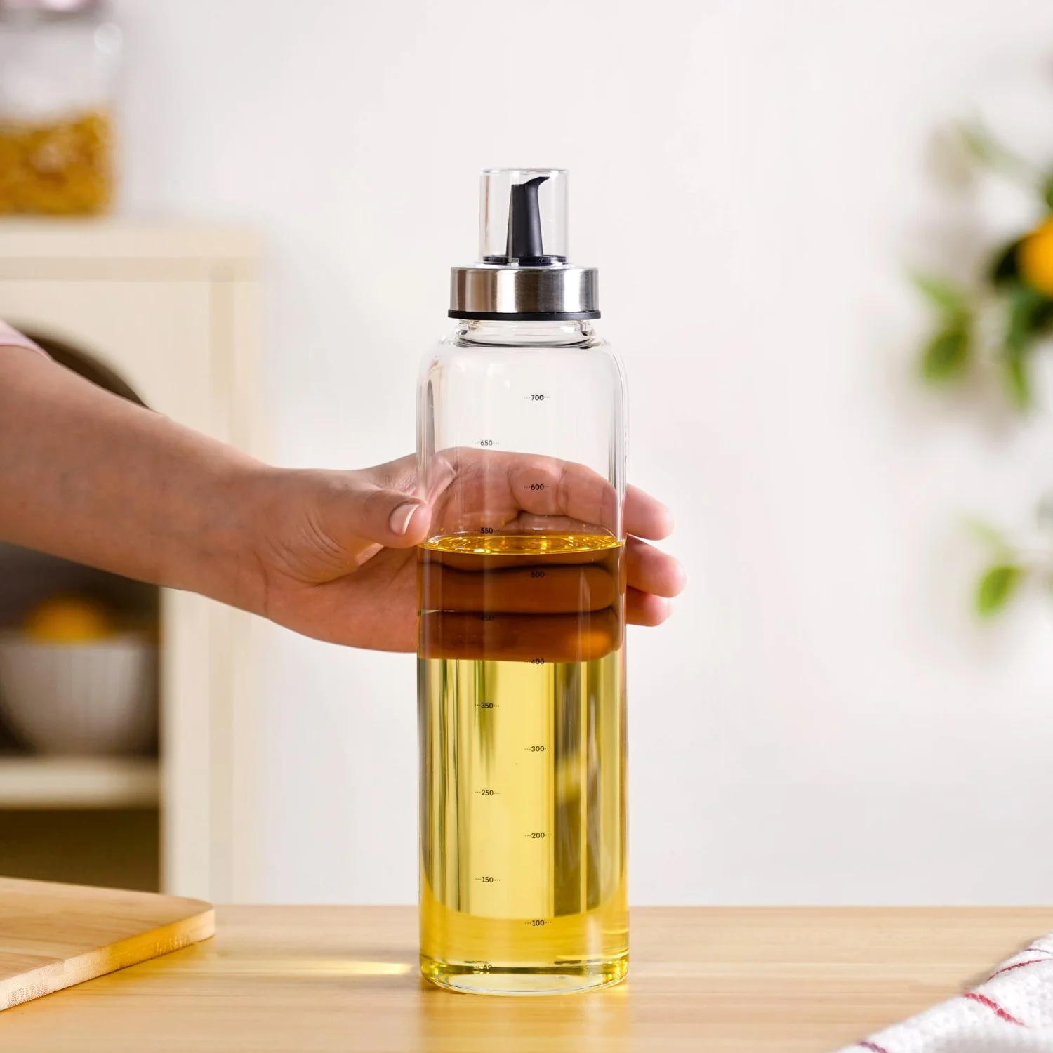 Smart Pour Glass Oil And Vinegar Bottle With Stainless Steel Lid 750ml - Image 3