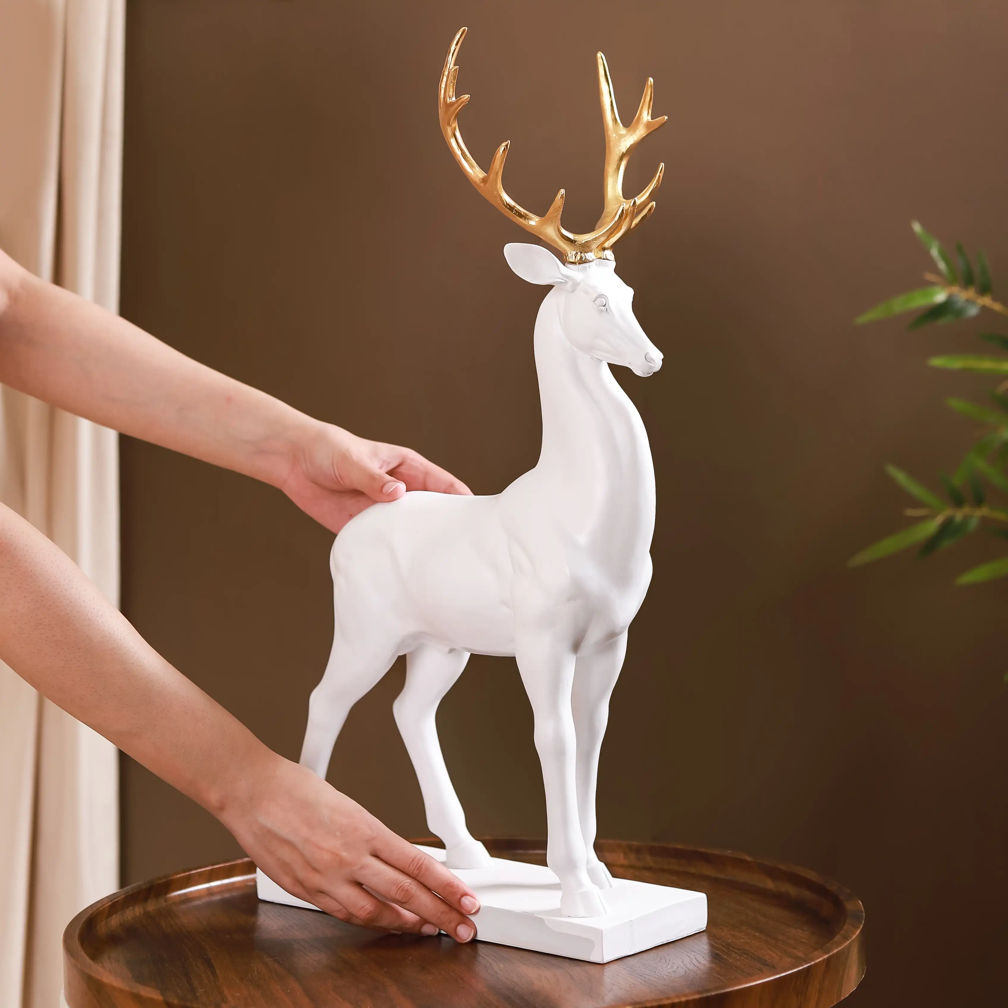 Snow Reindeer Showpiece White Large - Image 3