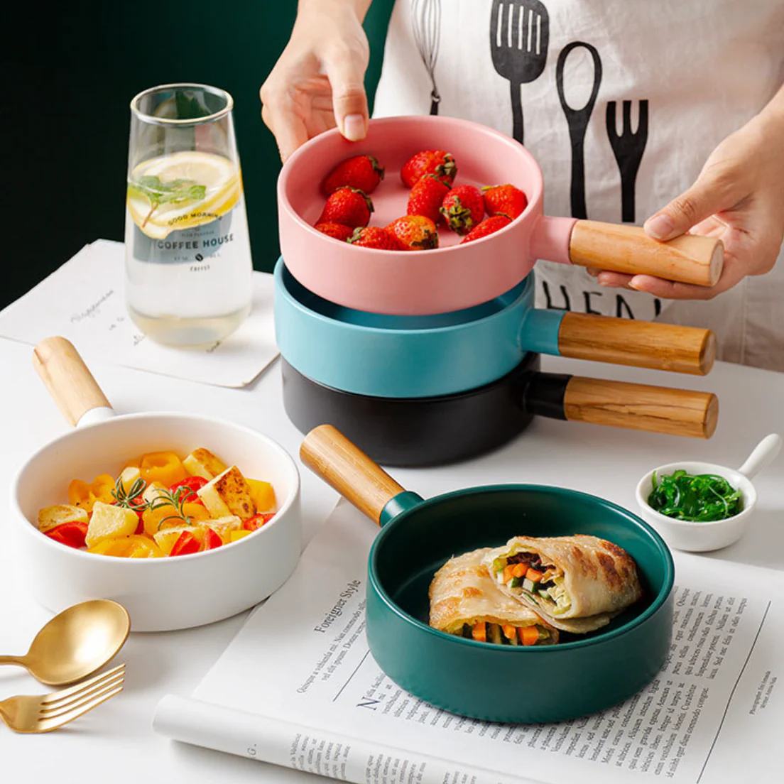 Snow White Baking Pan With Handle - Image 5
