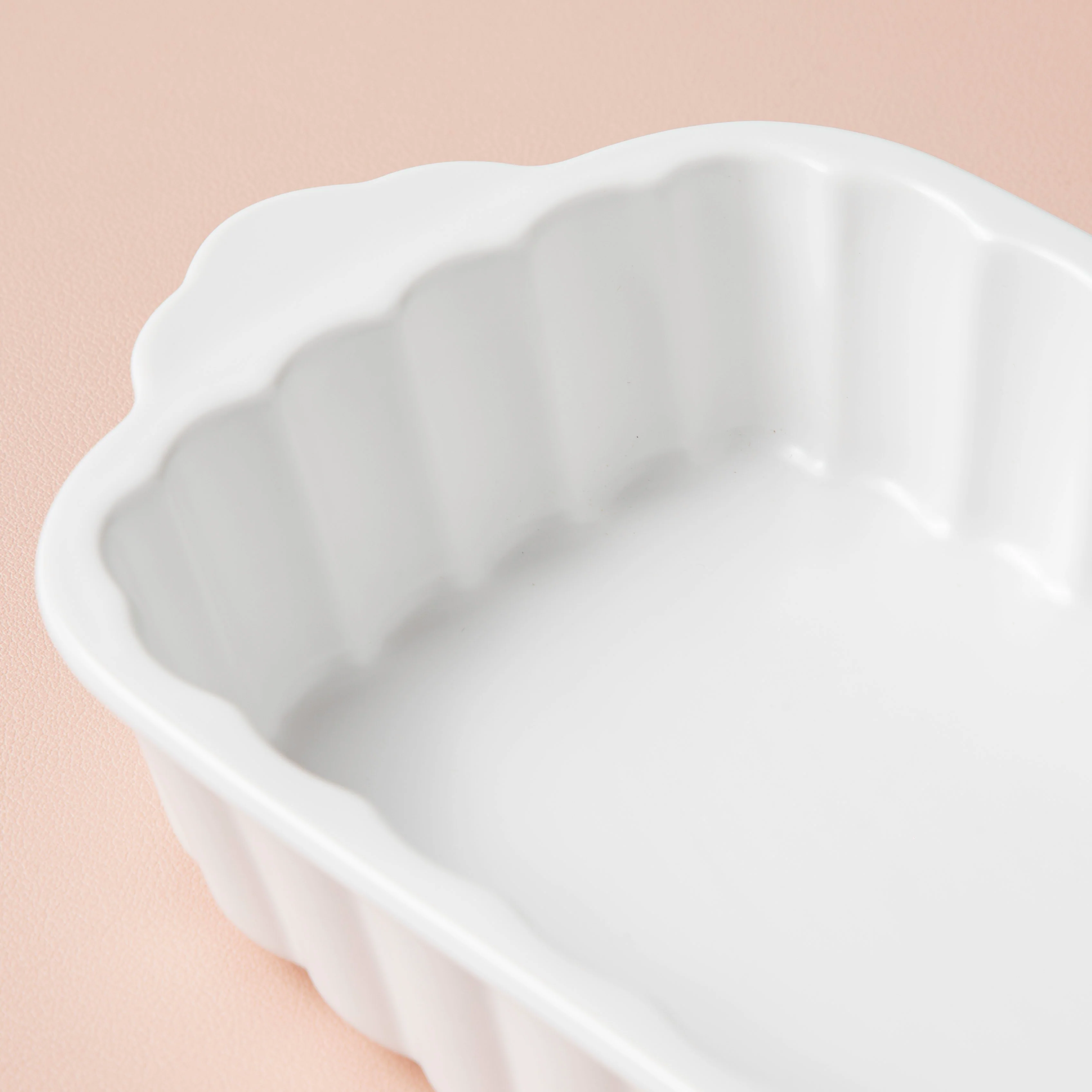 Snow White Textured Baking Tray 7 Inch - Image 4