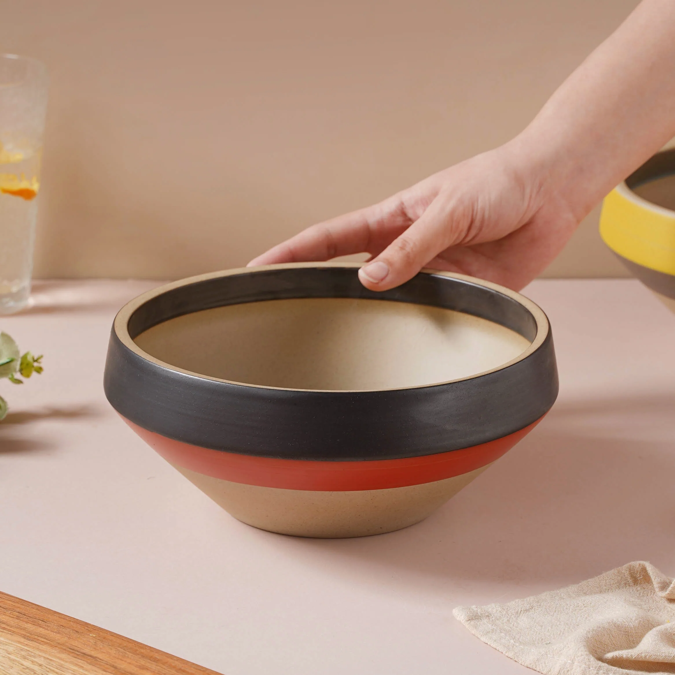 Soboku Red And Black Large Serving Bowl 7.5 Inch 1.3 L - Image 2