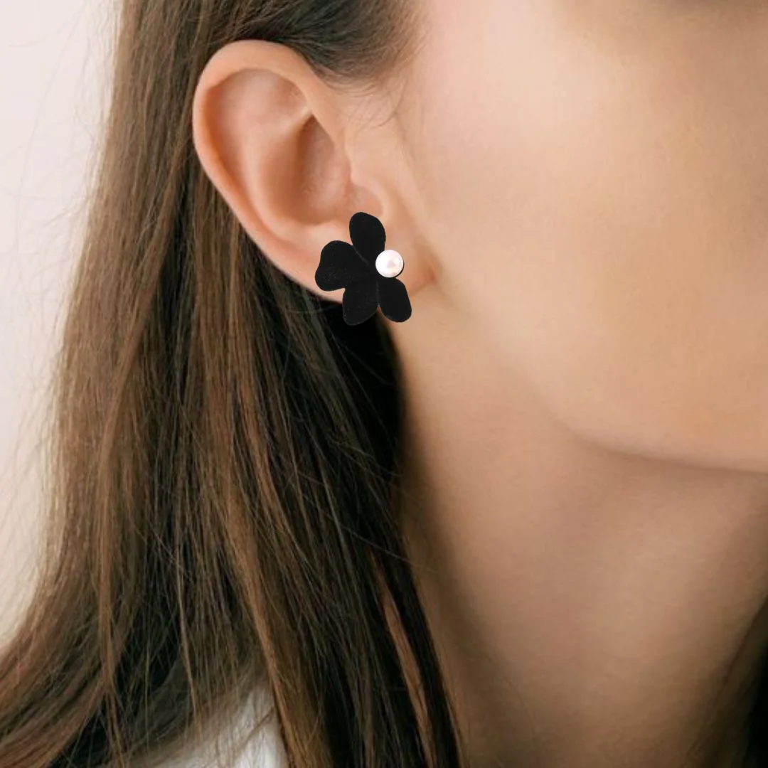 Soft Velvet Blossom Studs Black - Image 2