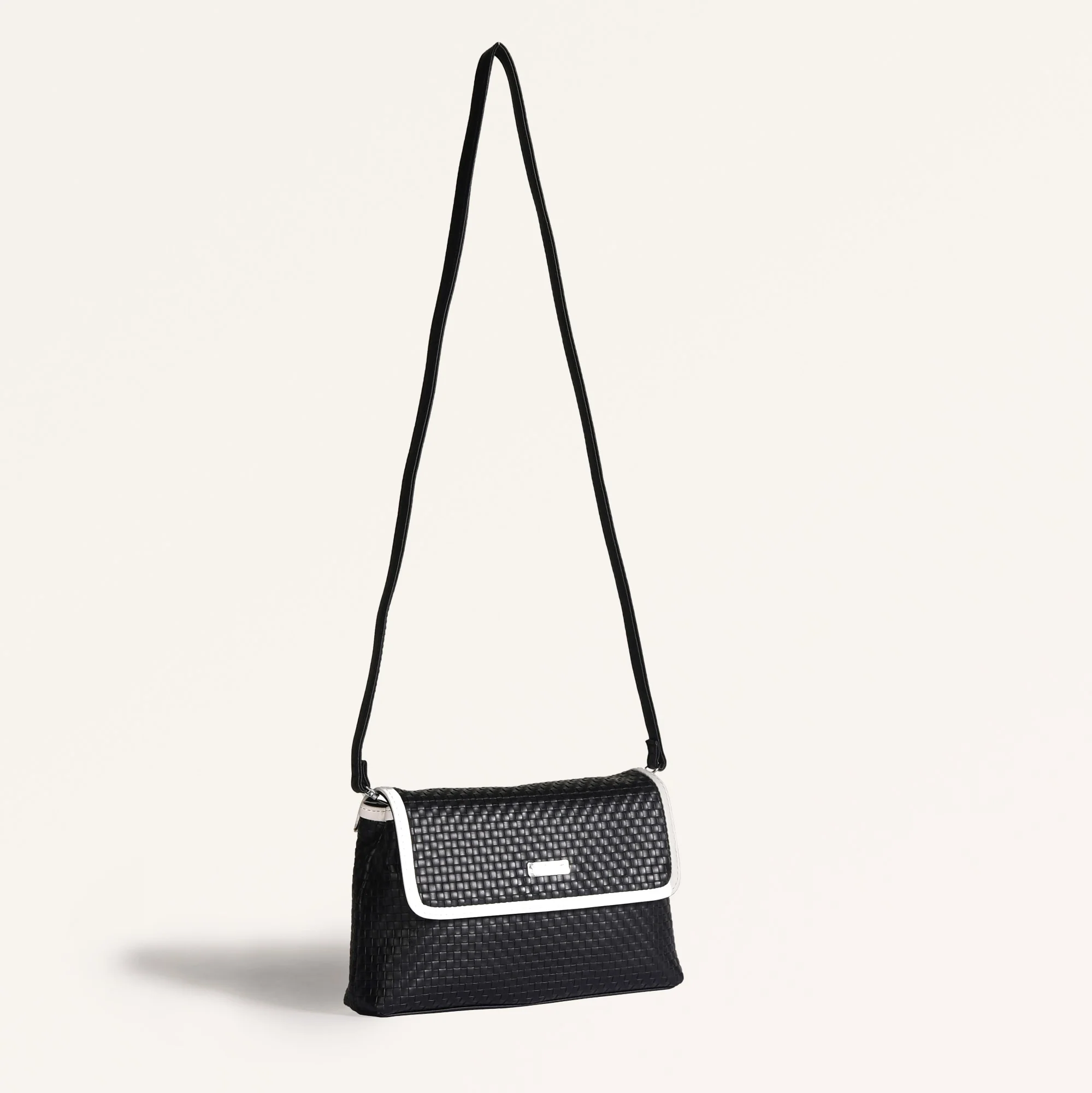 Soi Lattice Black Clutch Bag With Sling - Image 2