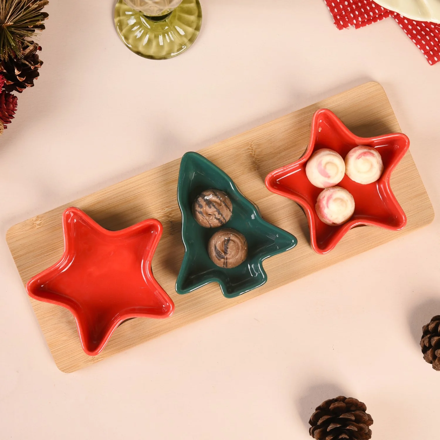 Stars And Tree Snack Bowl Set Of 3 With Wooden Serving Tray - Image 3