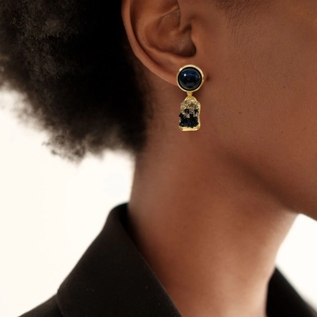 Stone Drift Dangle Earrings Black - Image 2