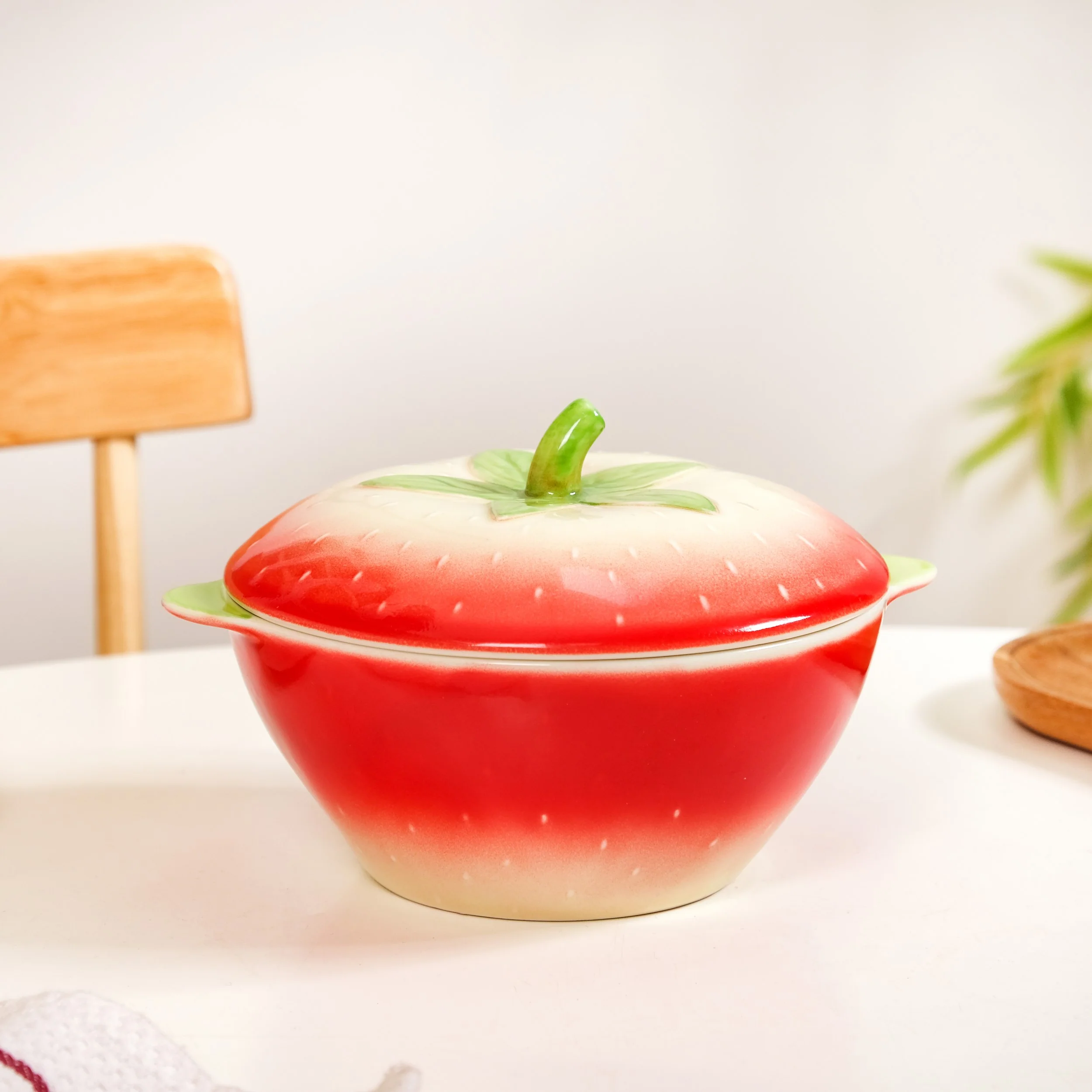 Strawberry Ceramic Serving Bowl With Lid 900ml - Image 7