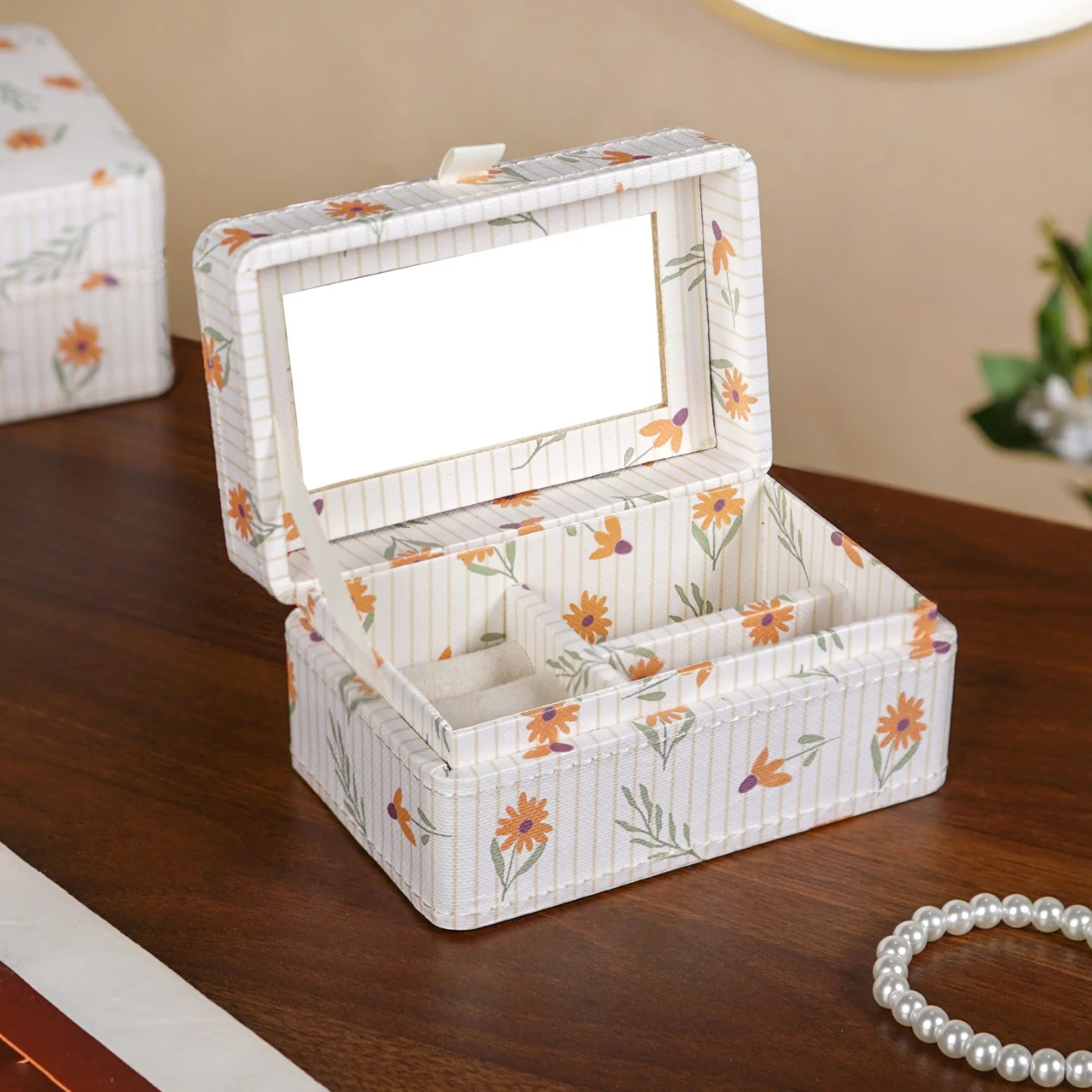 Sundaisy Portable Jewellery Box With Mirror - Image 2