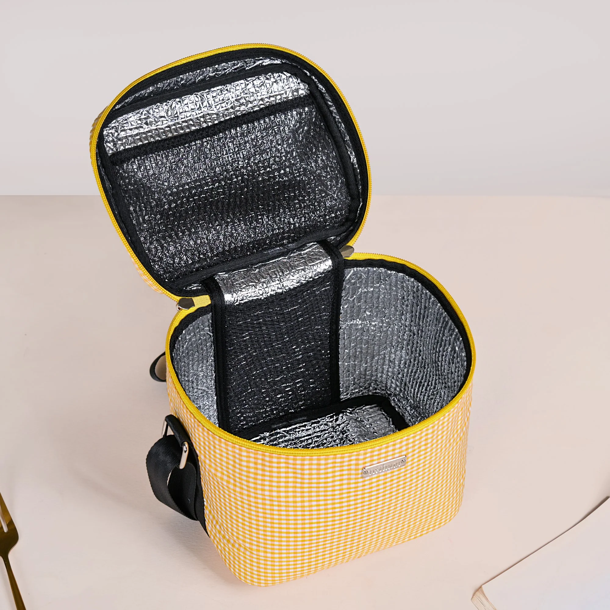Sunshine Picnic Checked Insulated Lunch Bag - Image 8