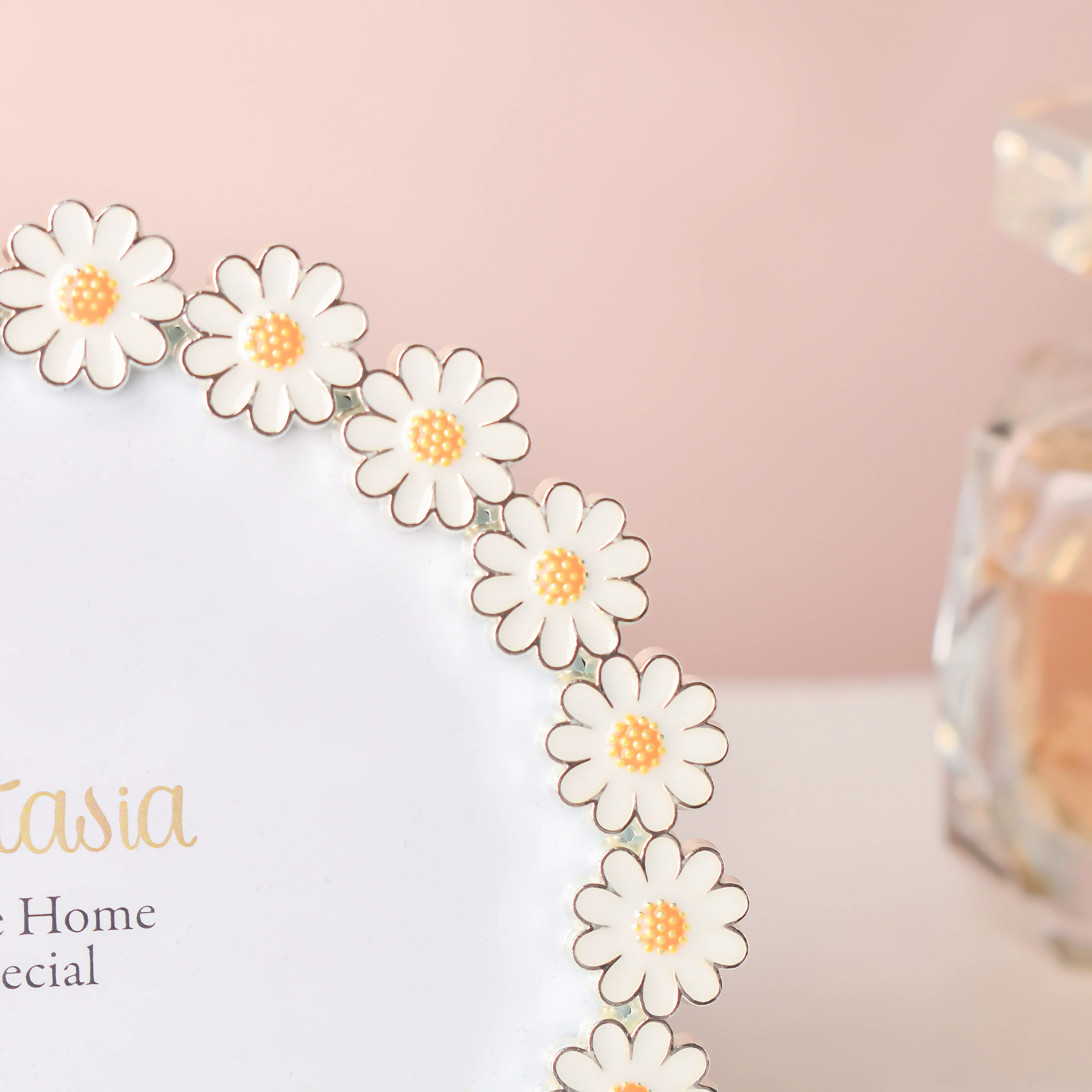 Sweet Daisy Round Photo Frame 5 Inch - Image 5