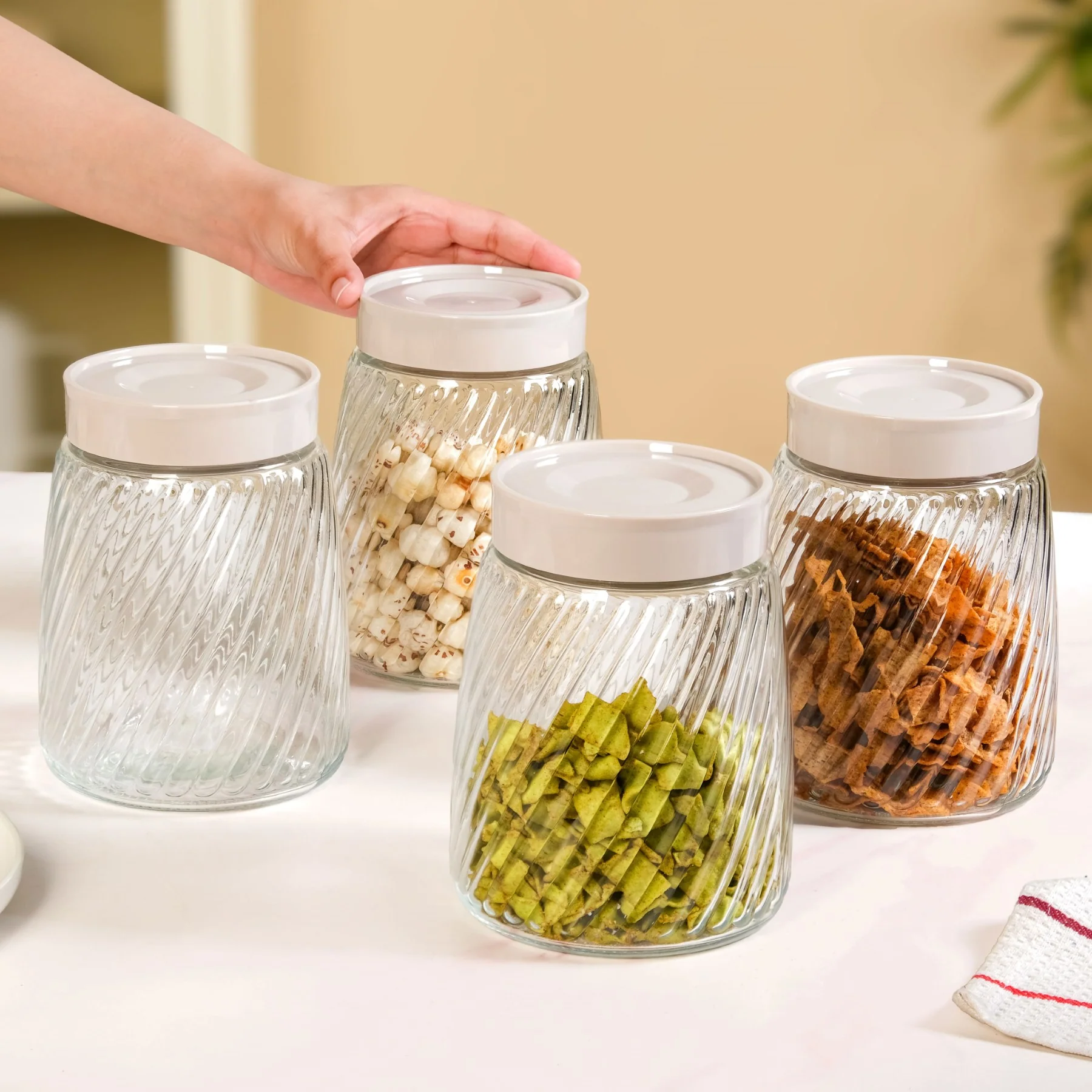Swirl Jar With Lid Set Of 4 1300ml - Image 3