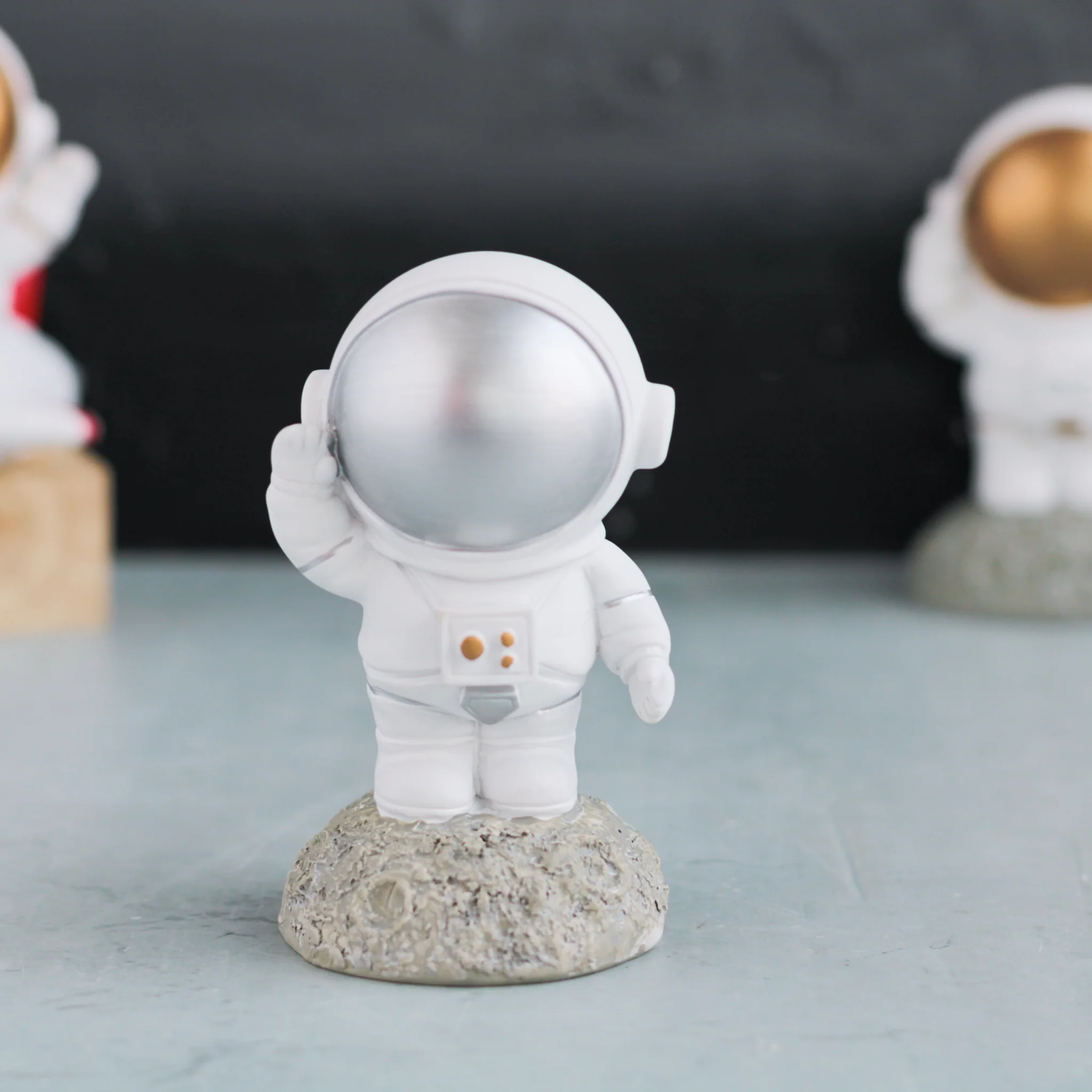 Table Astronauts - Image 14
