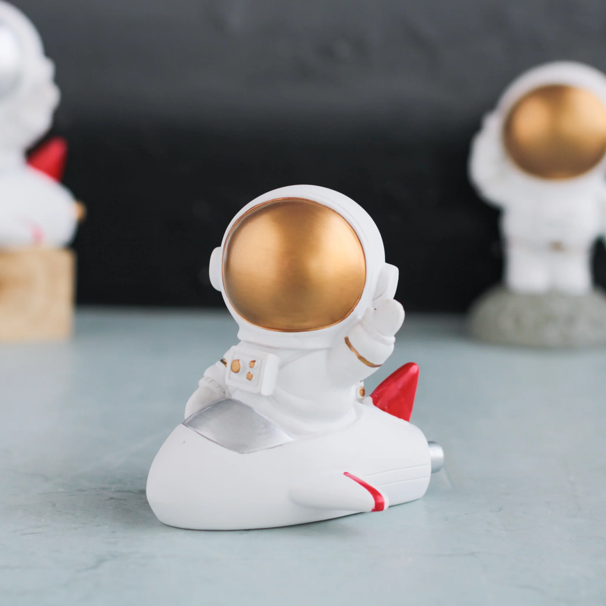Table Astronauts - Image 15