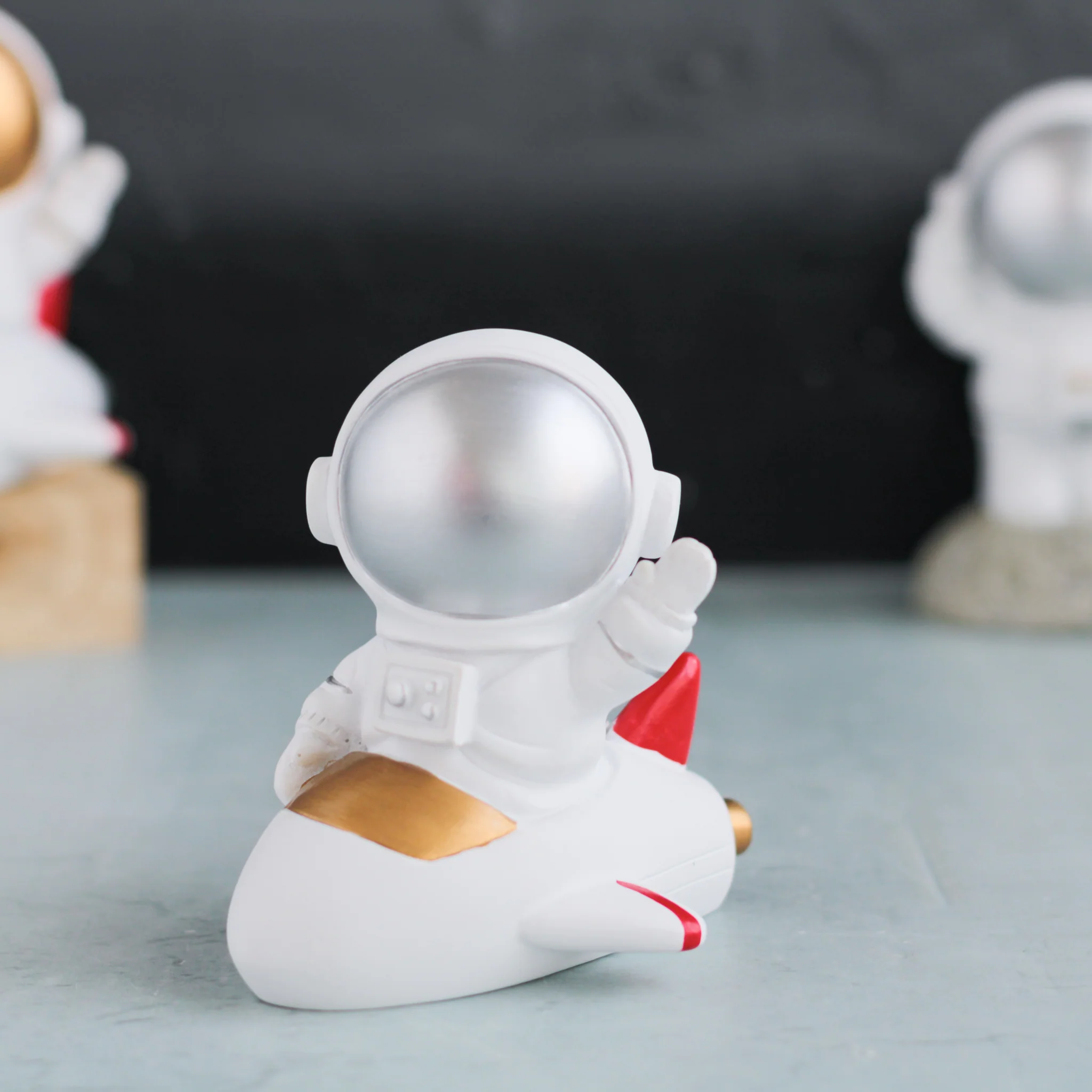 Table Astronauts - Image 18