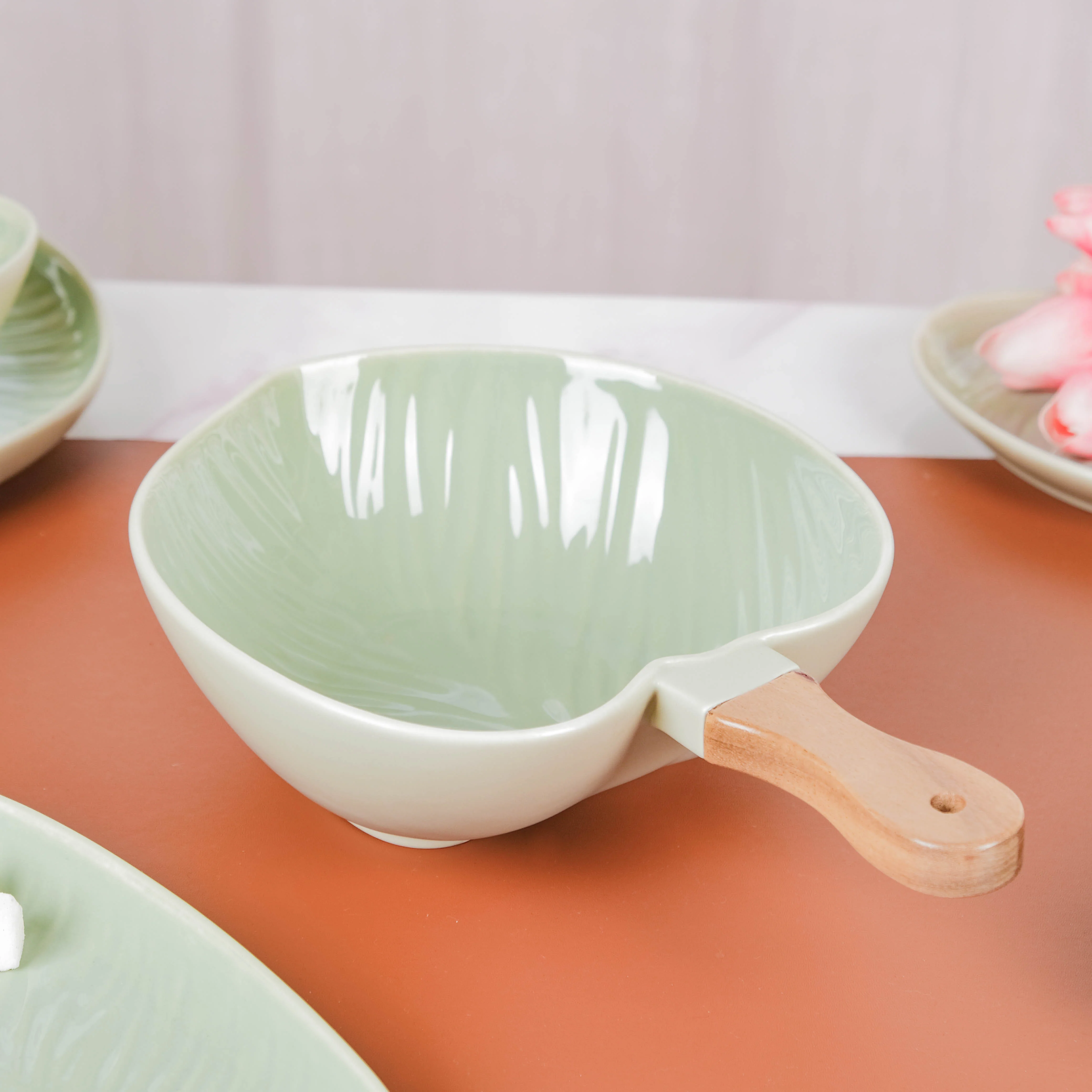 Taro Leaf Bowl With Handle Serving Bowl 8.5 Inch - Image 4