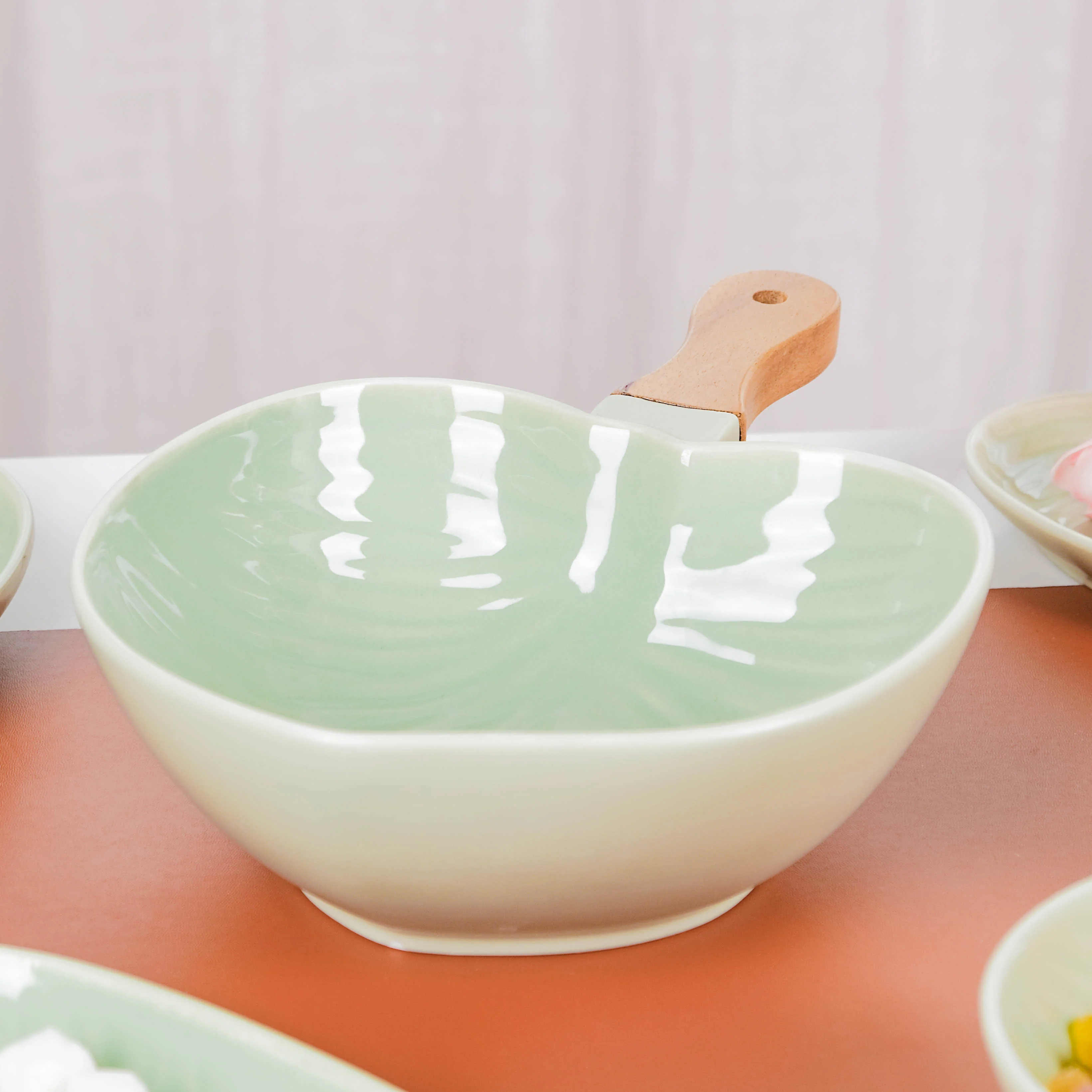 Taro Leaf Bowl With Handle Serving Bowl 8.5 Inch - Image 7