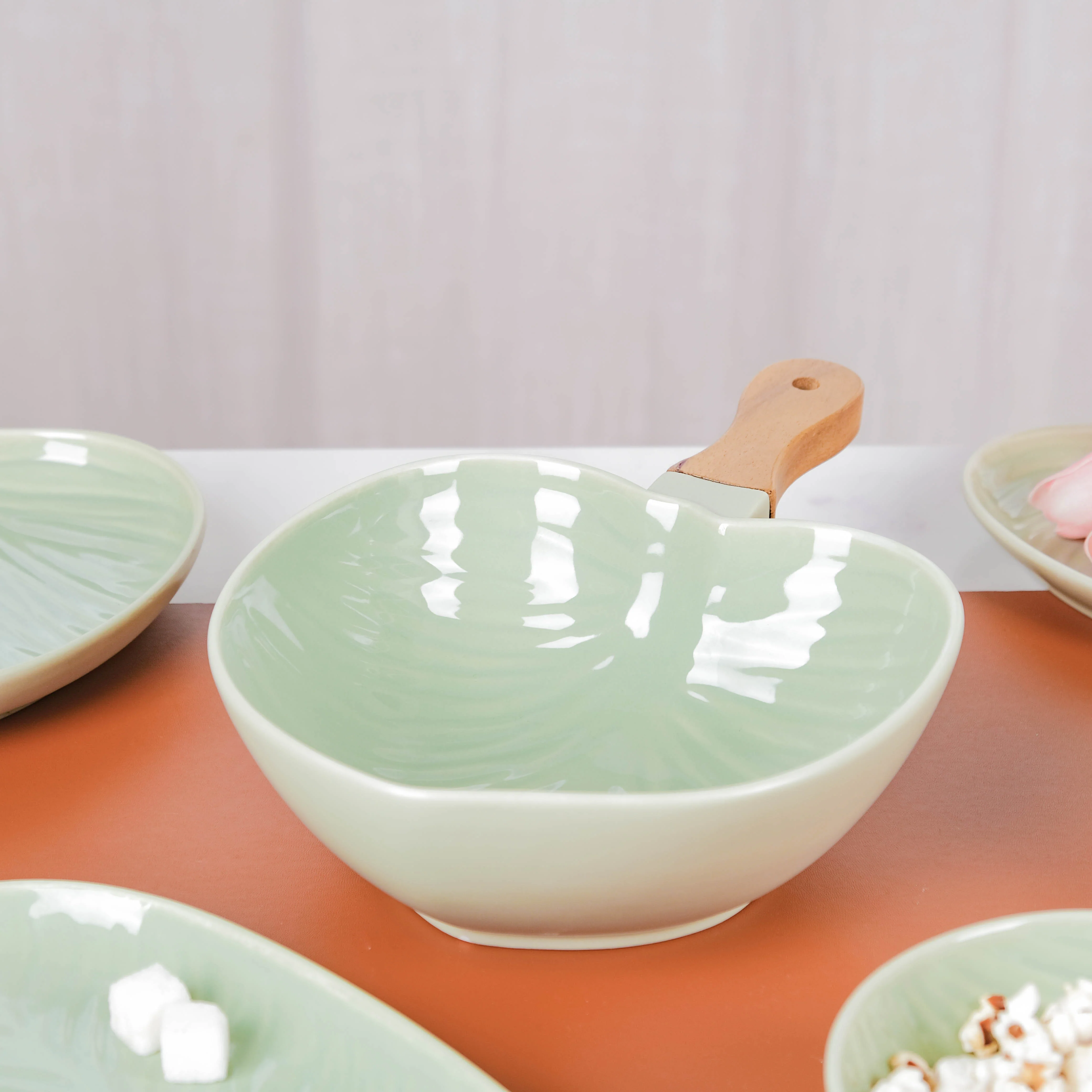 Taro Leaf Bowl With Handle Serving Bowl 8.5 Inch - Image 9