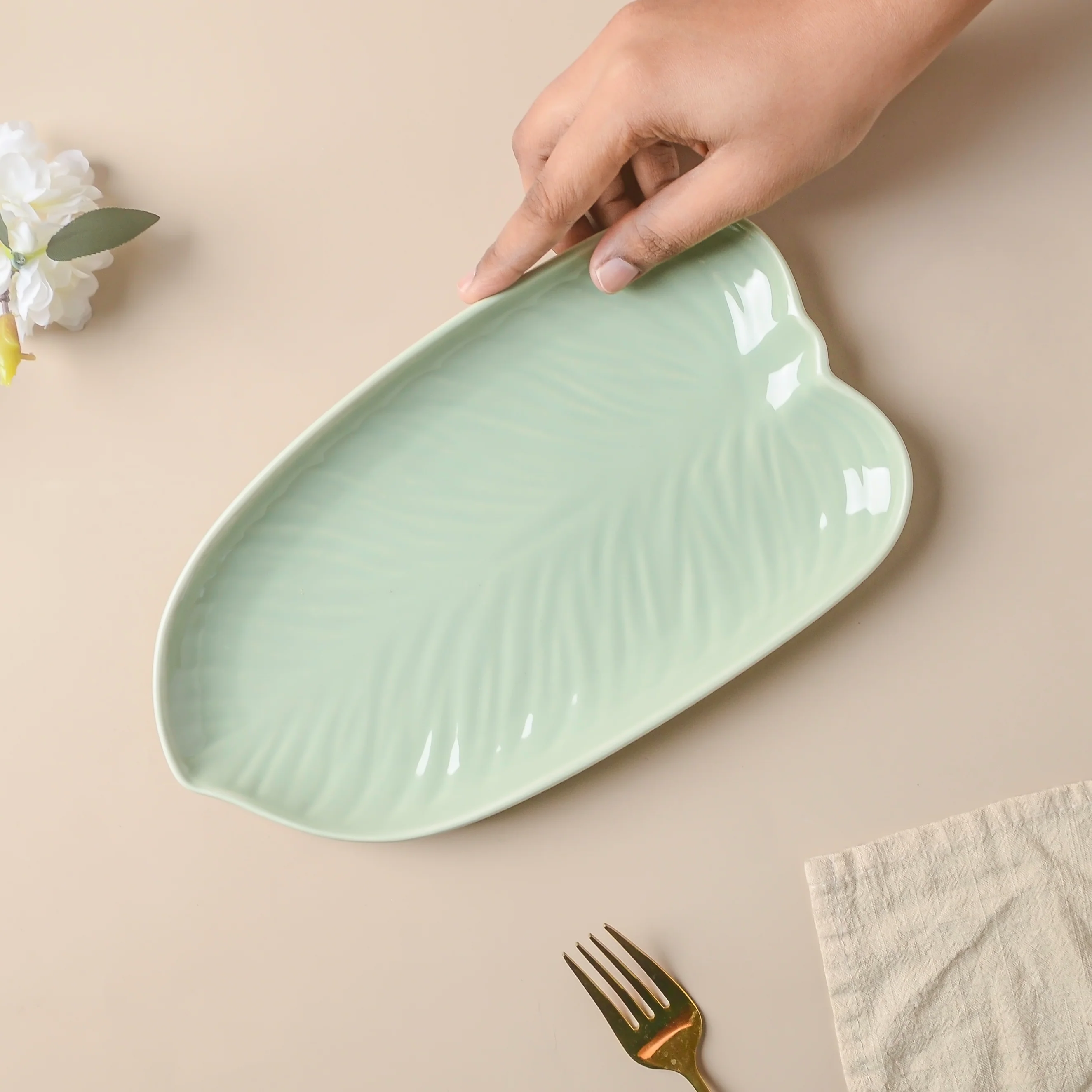 Taro Leaf Platter 10 Inch - Image 2