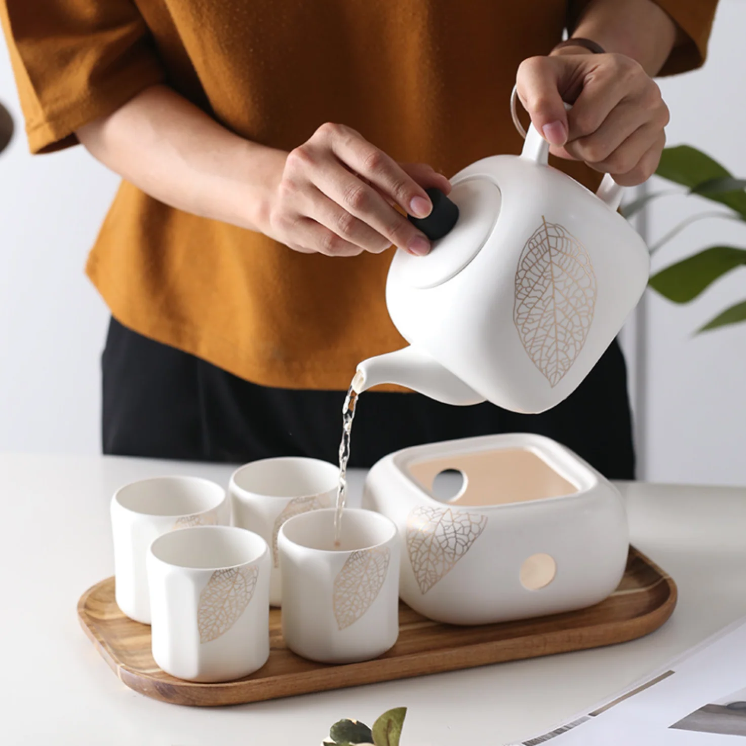 MAGNIFIQUE Tea Set - Natural White and Gold Leaf - Image 2