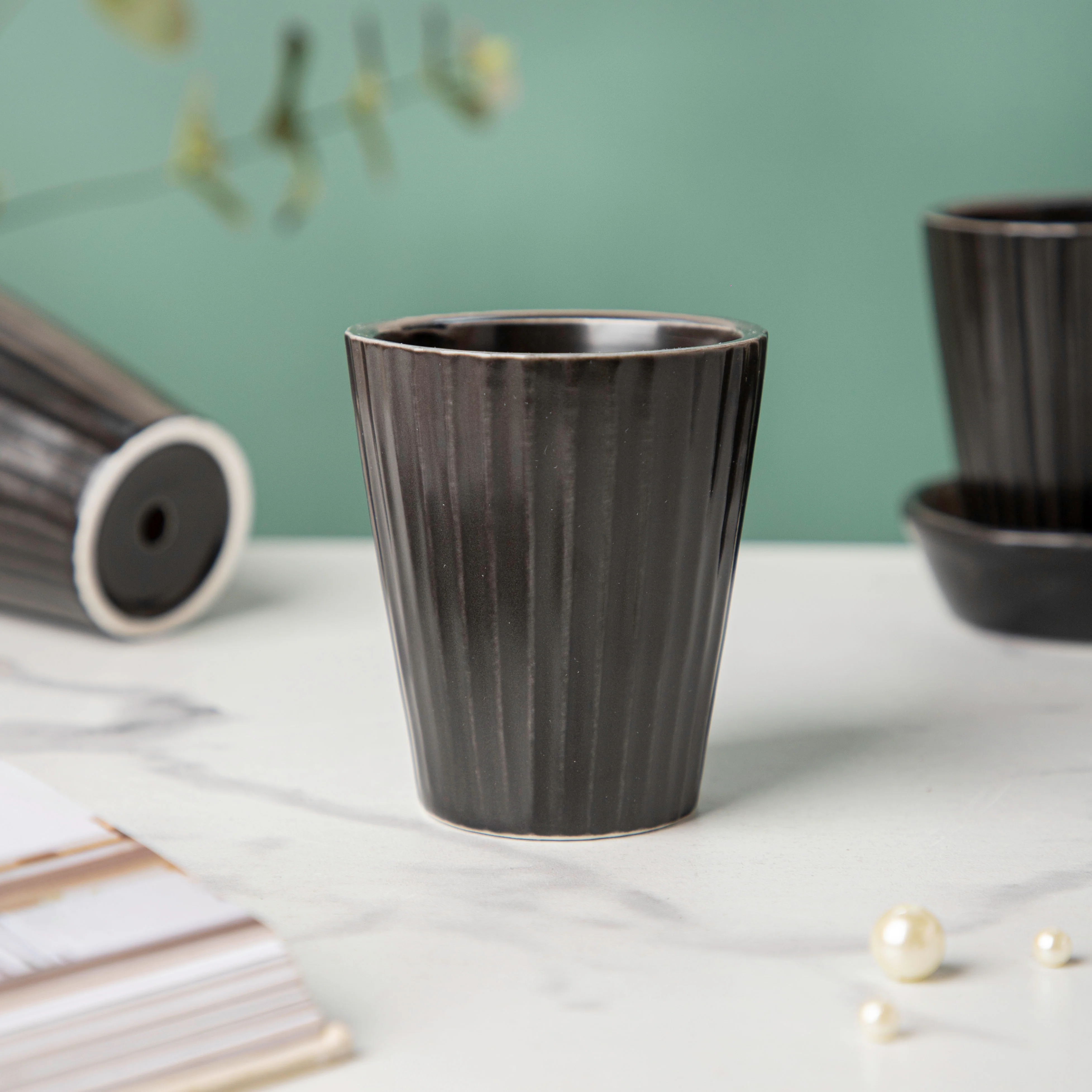Ternion Ribbed Planter Set Of 3 Black With Plate - Image 4