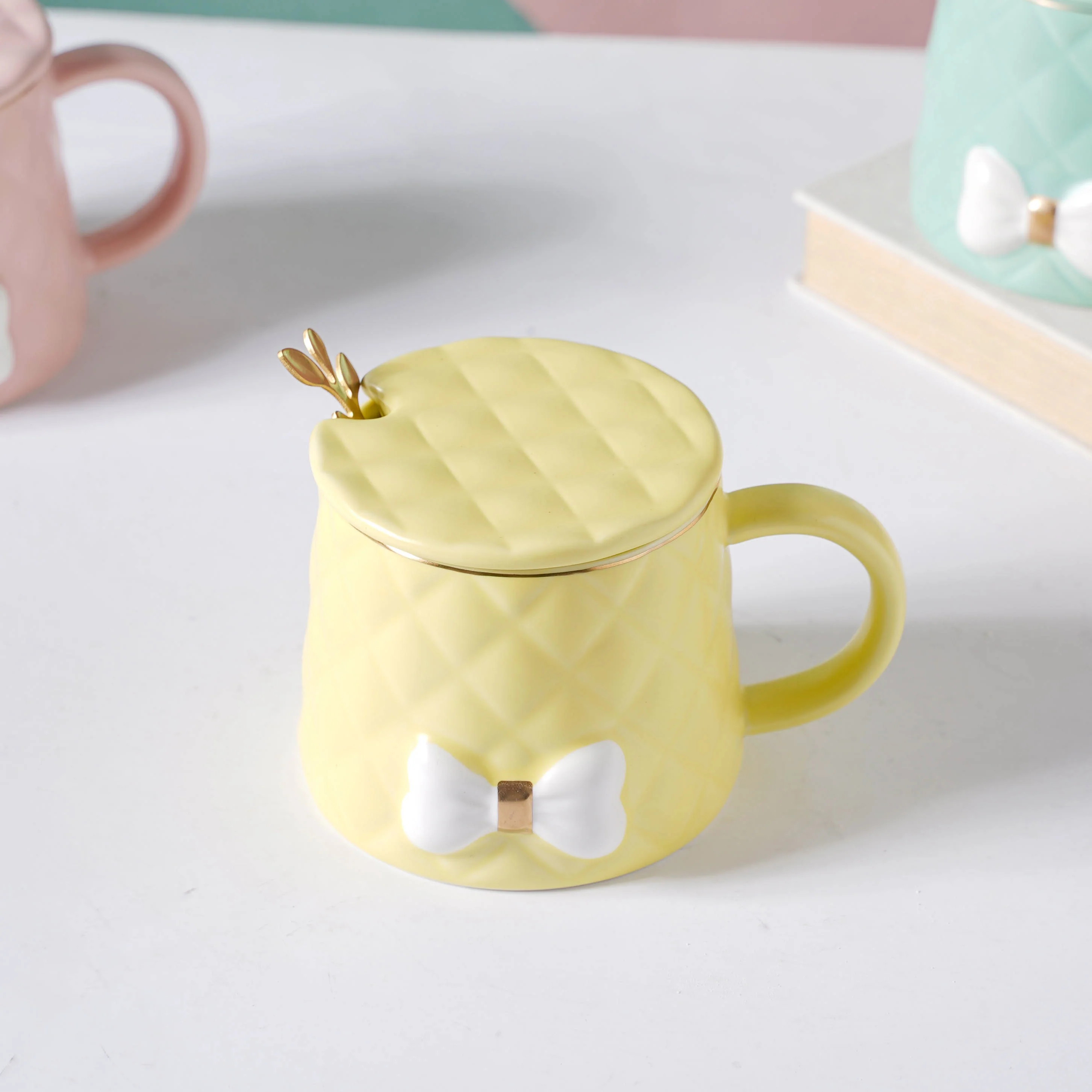 Textured Bow Cup - Image 17