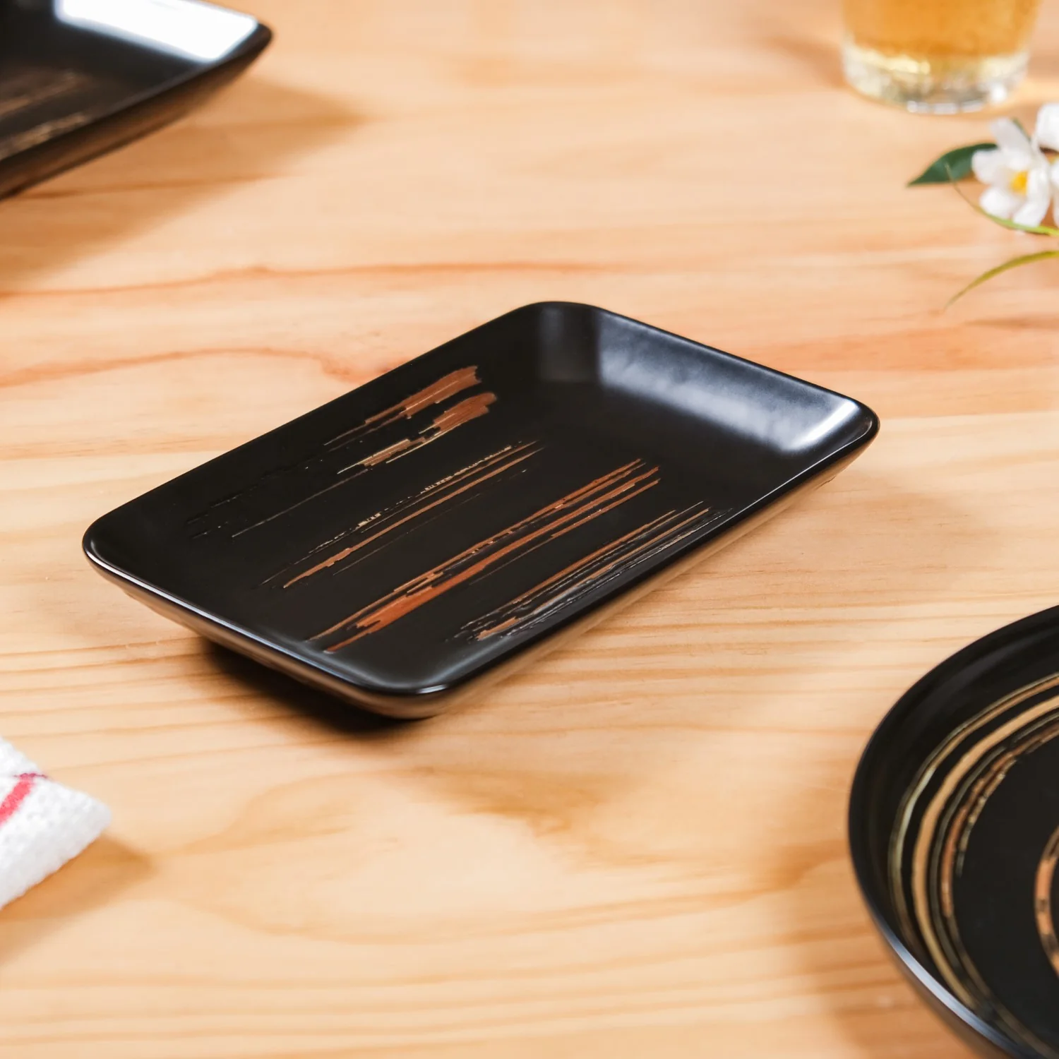 Textured Brushstroke Exotic Platter Small Black Set Of 4 8 Inch - Image 3