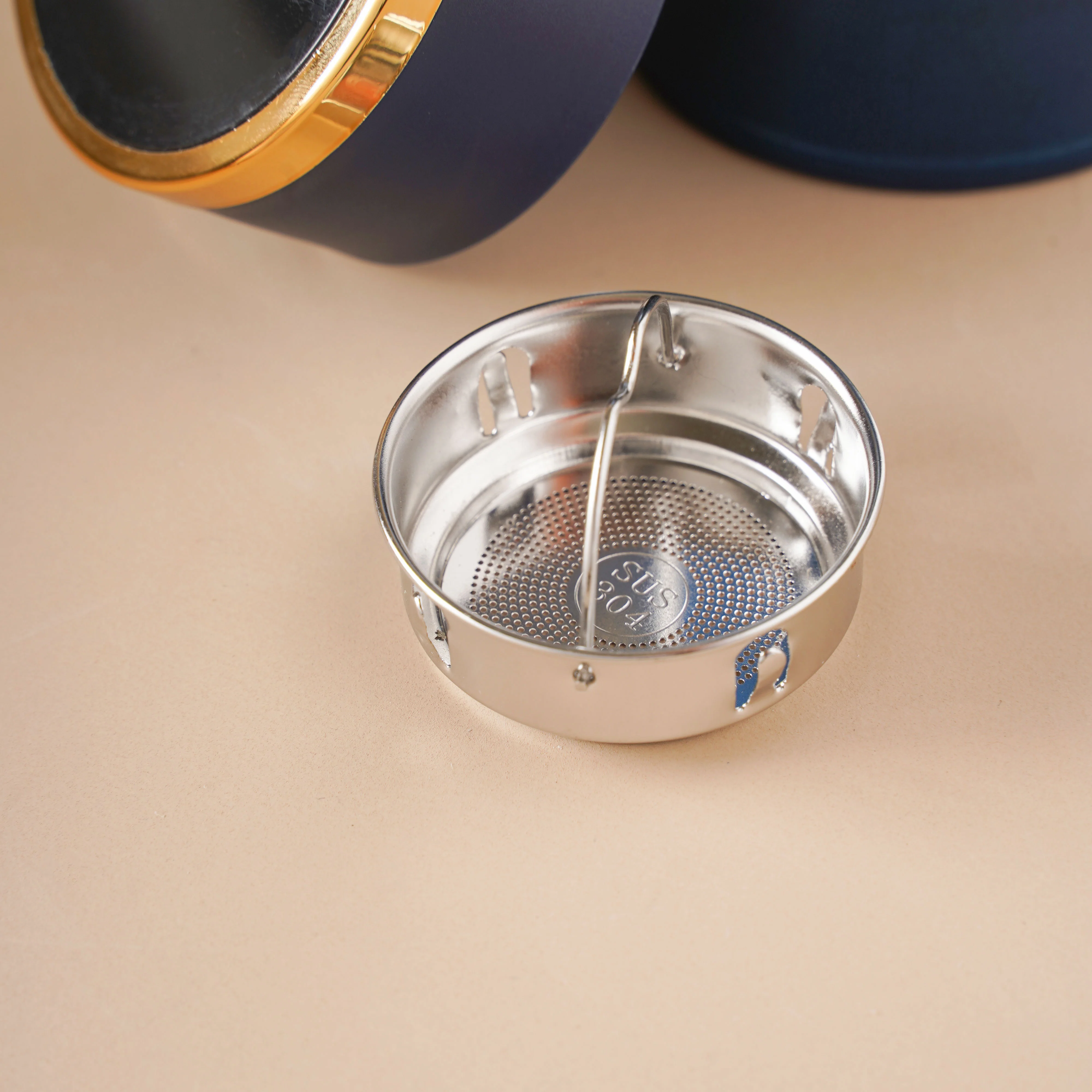 Thermos Bottle with Tea Filter - Image 9