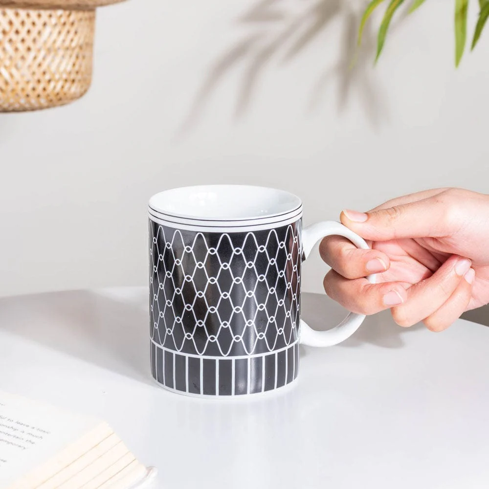Trellis Gloss Ceramic Mug Black 300 ml - Image 3