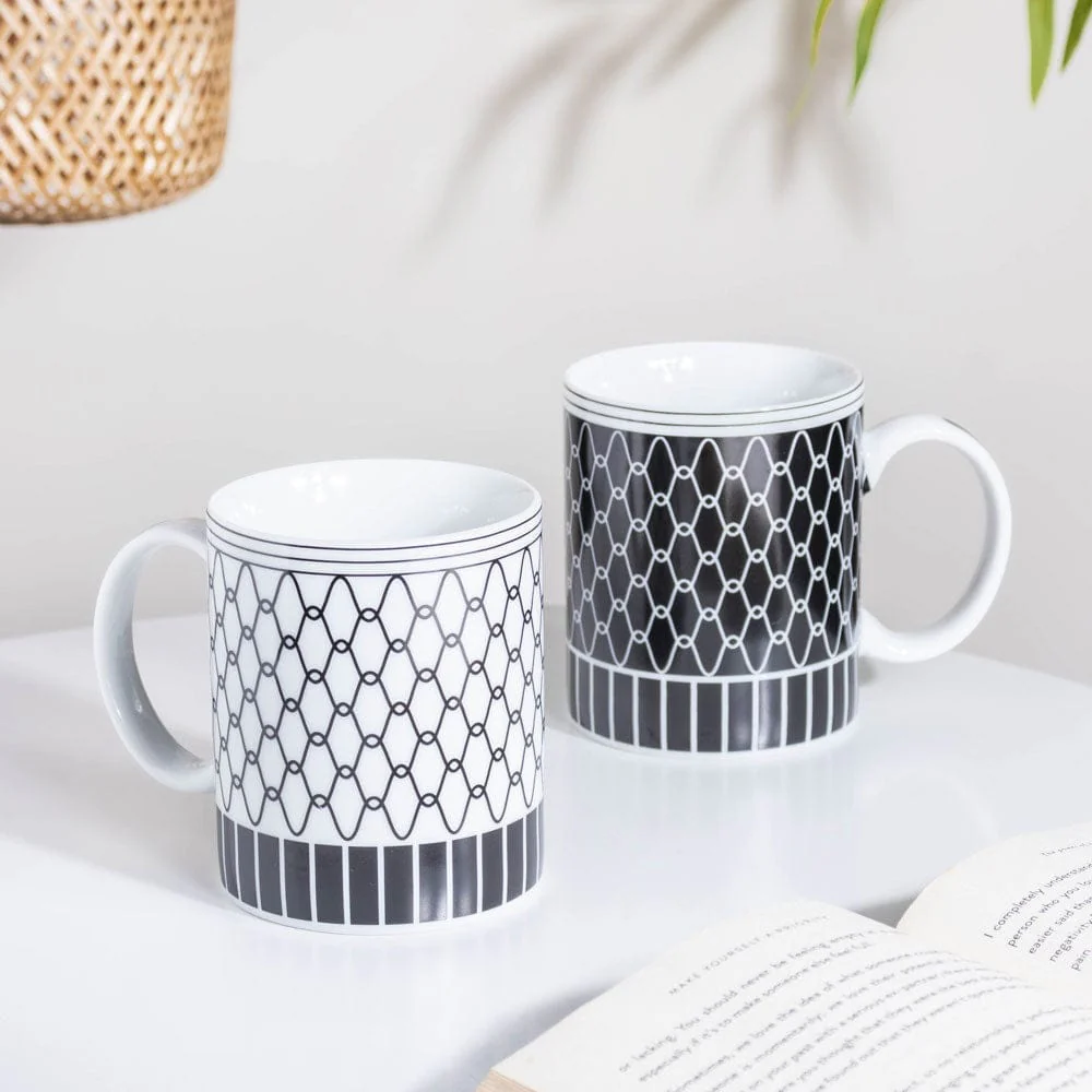 Trellis Gloss Ceramic Mug Black 300 ml - Image 6