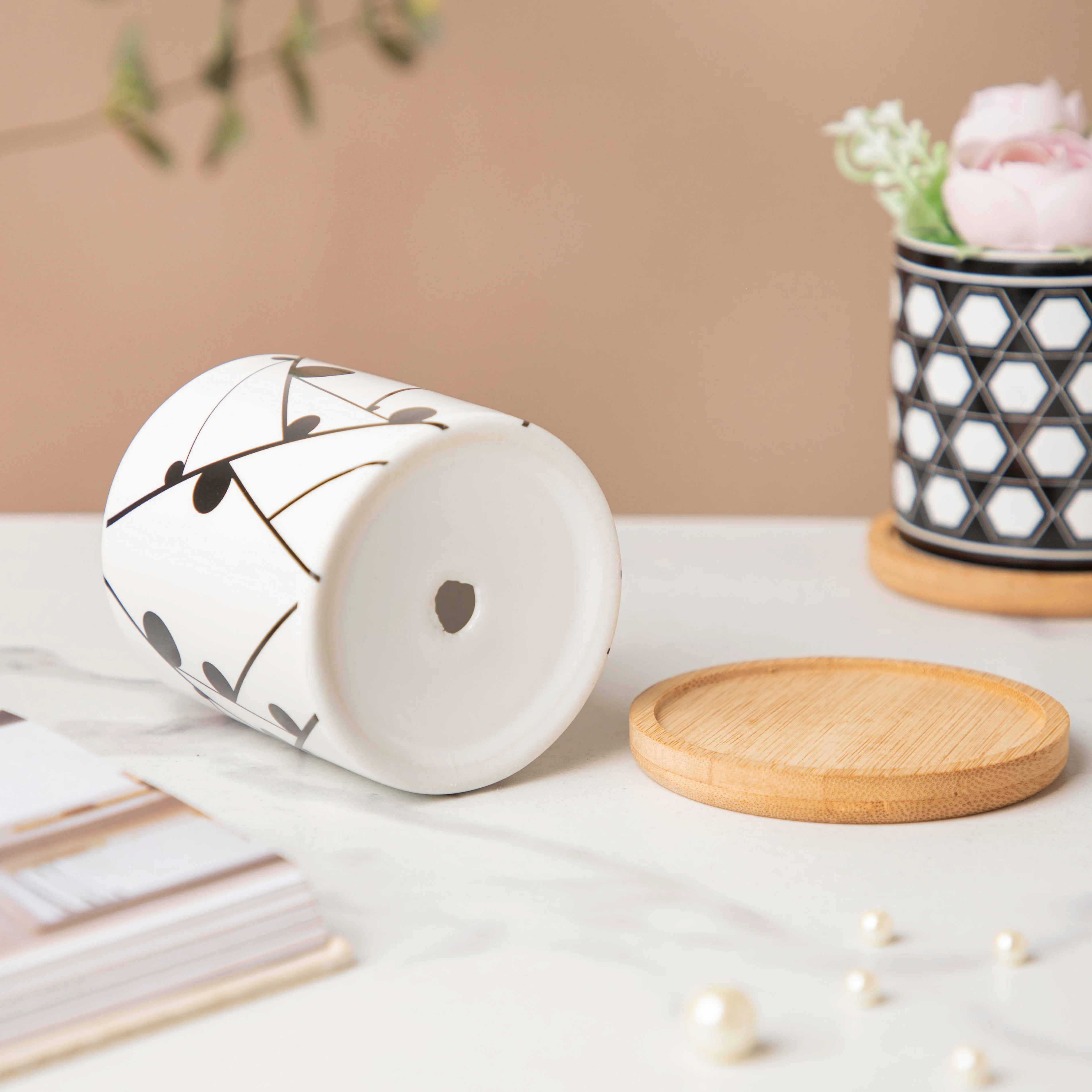 Twyla Starling Black White Planter With Wooden Coaster - Image 4