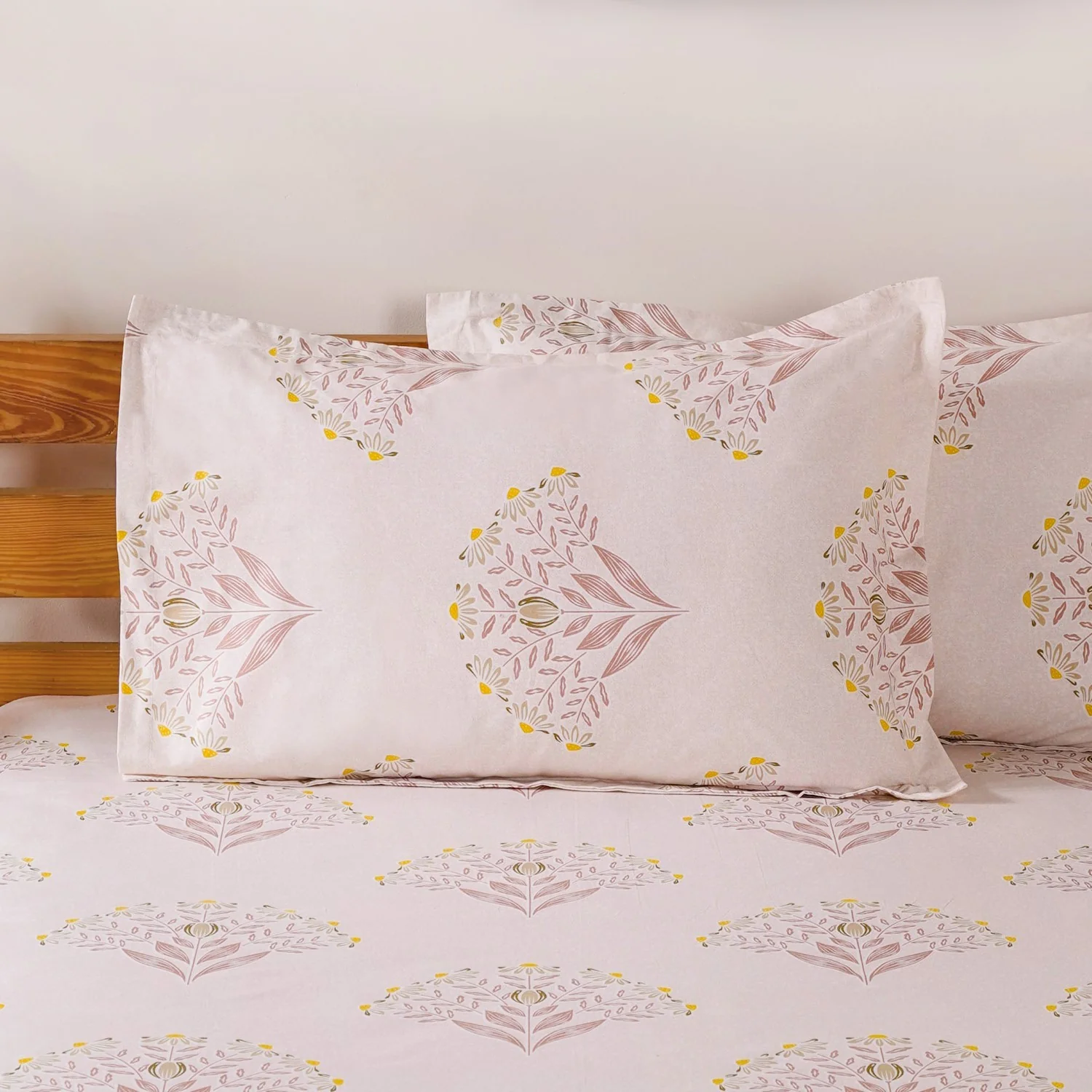 Ultra Soft Daisy 180 TC Pure Cotton Bedding Set Of 3 King Size 275x275 cm - Image 6