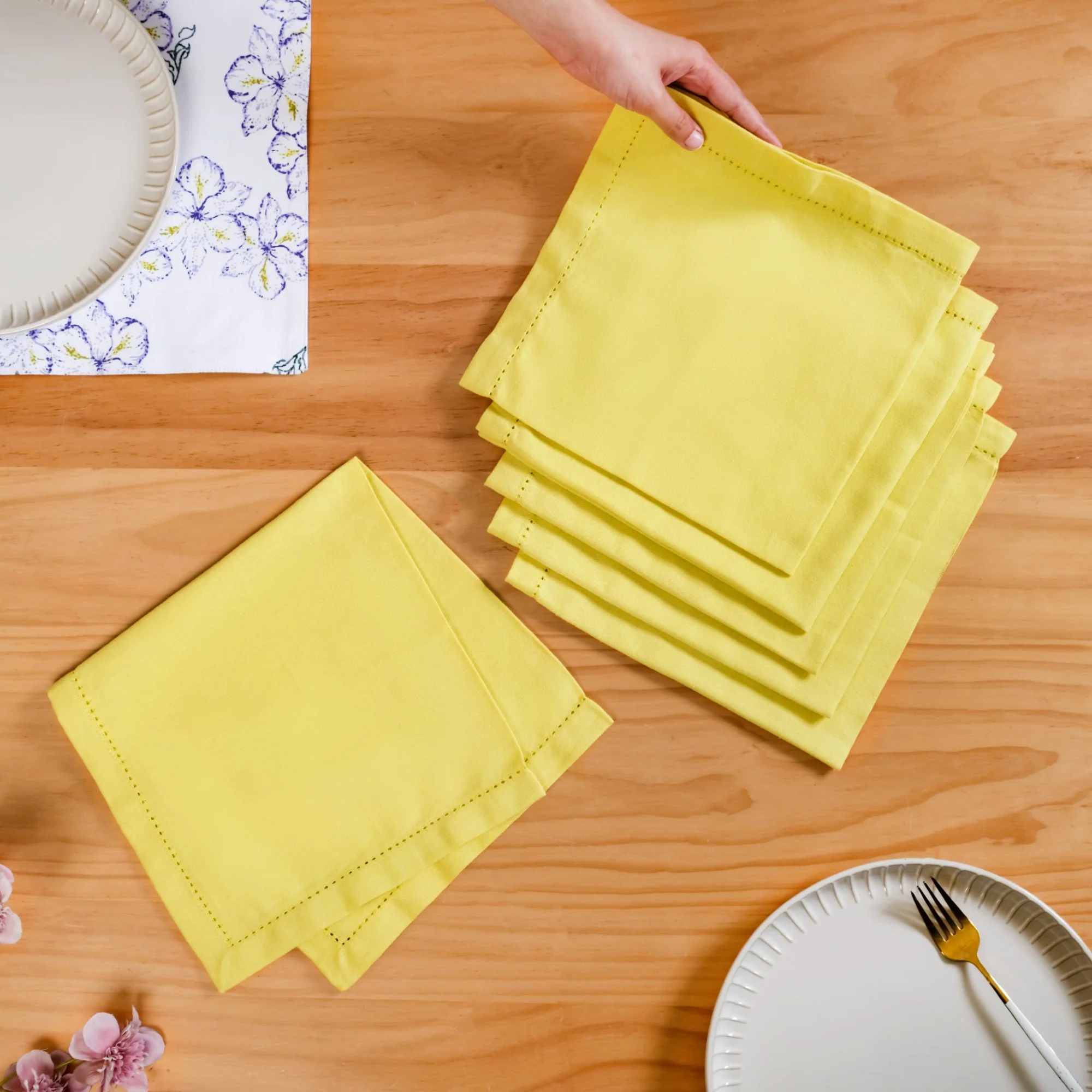 Verde Solid Yellow Table Napkins Set Of 6 - Image 3
